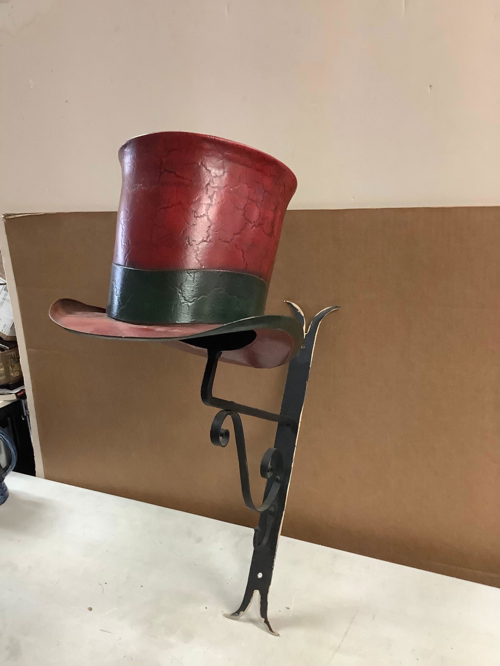 Metal screw in hanging decoration with metal tophat 19in tall (1 of 1)