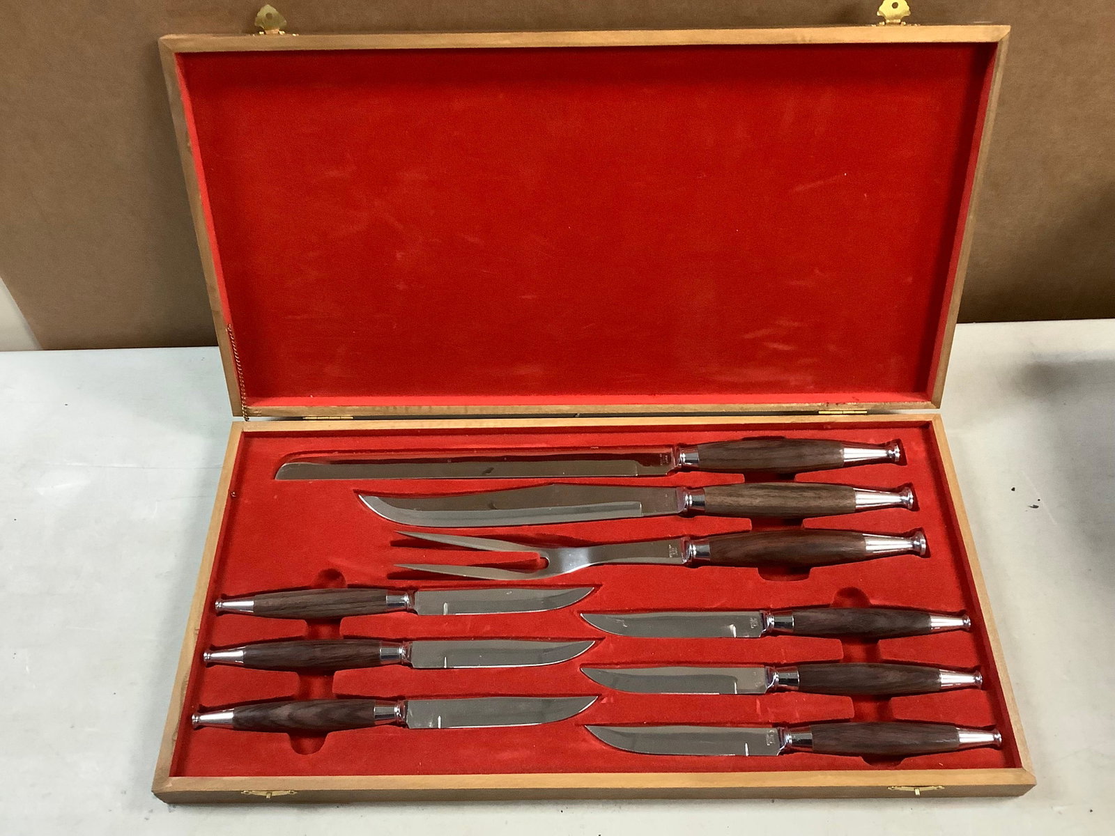 Box of Stainless Steal Knives and Grill Fork (Count of 8 Knives and 1 Grill Fork): Box of Stainless Steal Knives and Grill Fork (Count of 8 Knives and 1 Grill Fork)