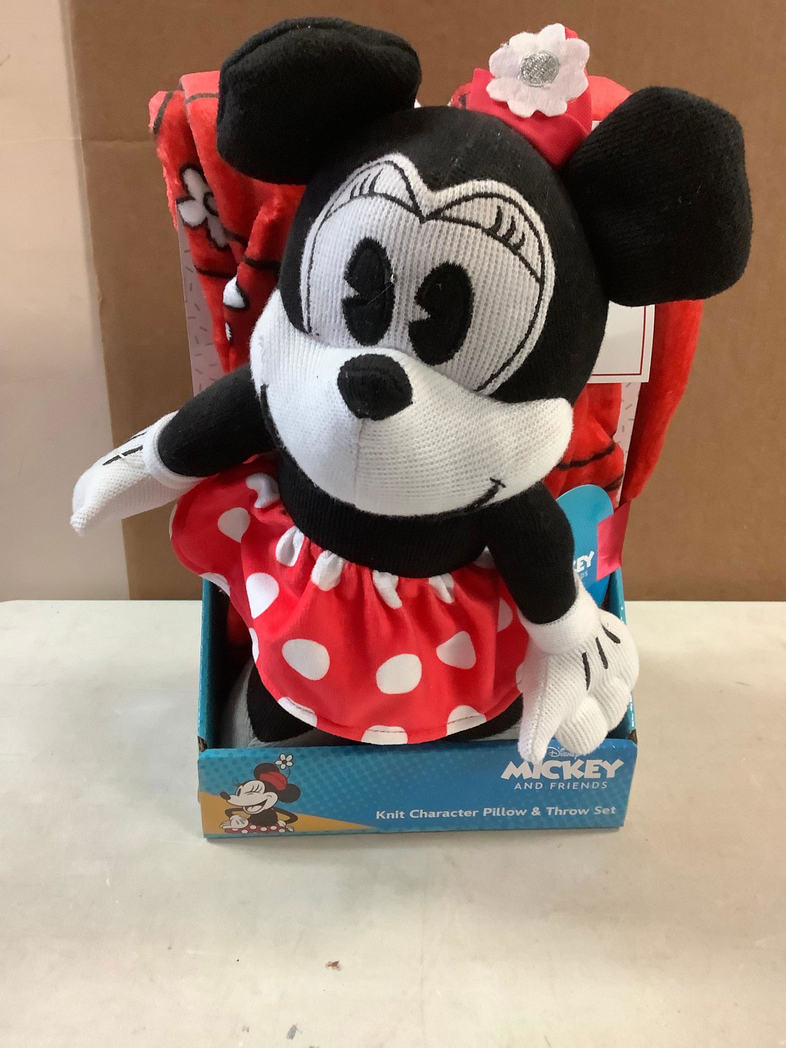 Disney Mickey & Friends Kint Character Pillow and Throw Set **NEW** (1 of 1)