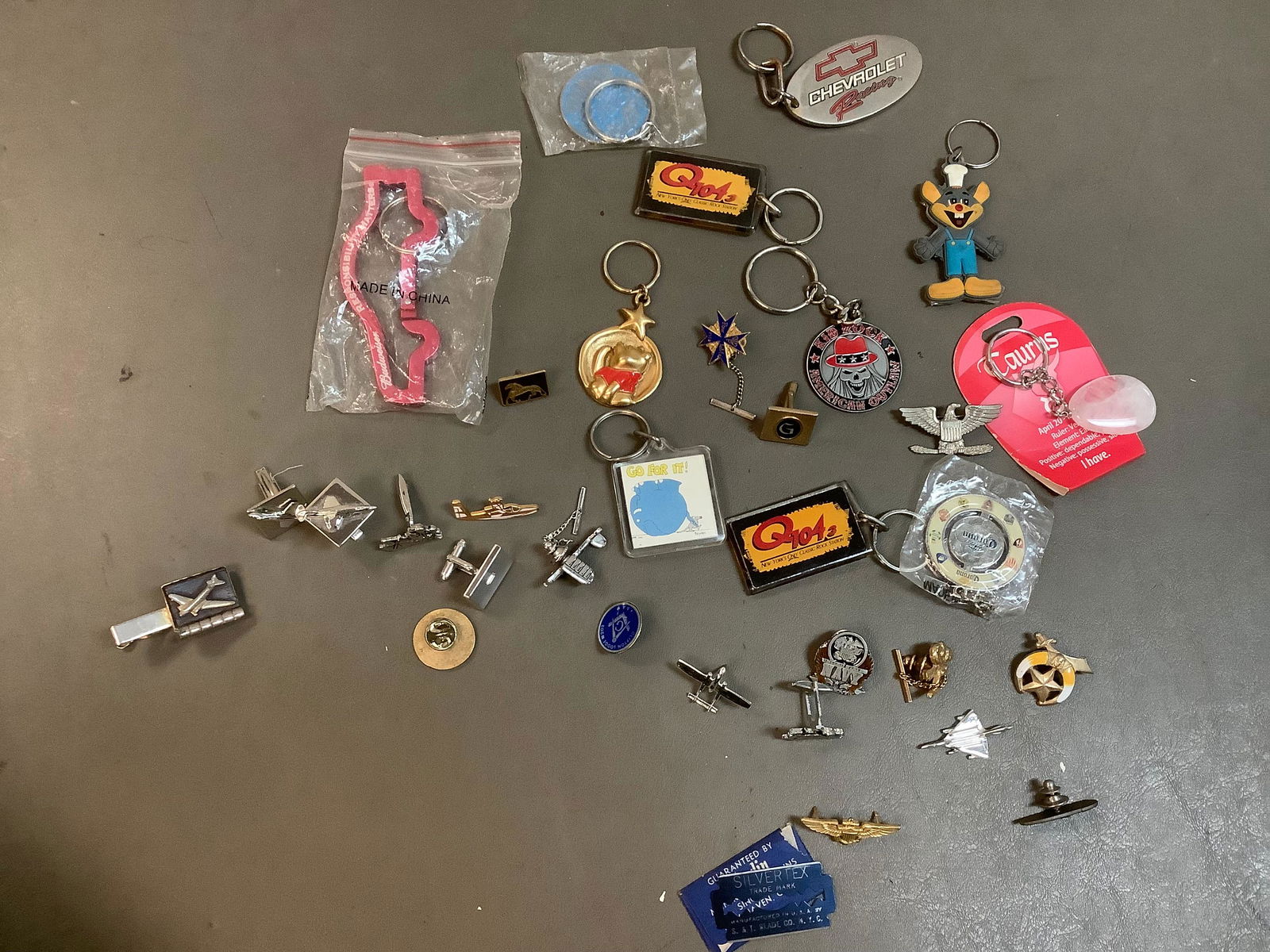 Lot of Vintage Keychains, Pins and Cufflinks: Lot of Vintage Keychains, Pins and Cufflinks