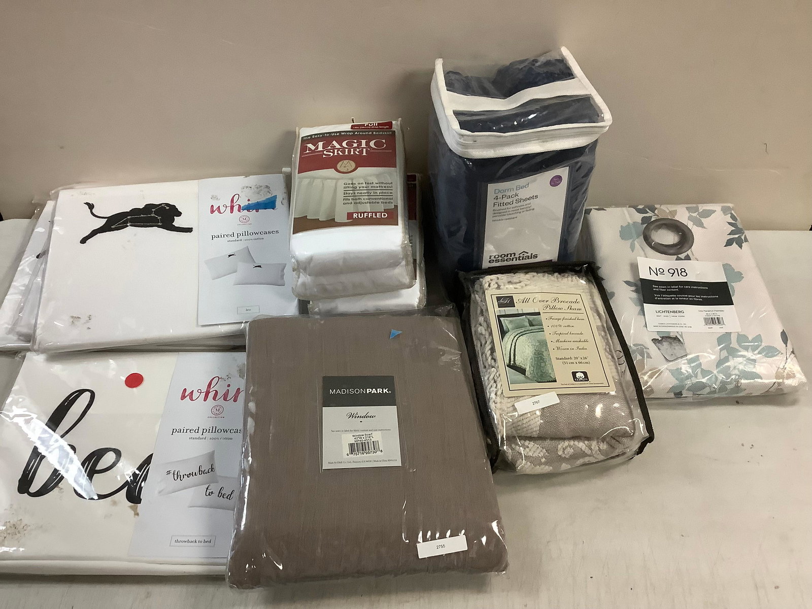 Lot of *NEW* pillowcases and sheets of various sizes (1 of 1)