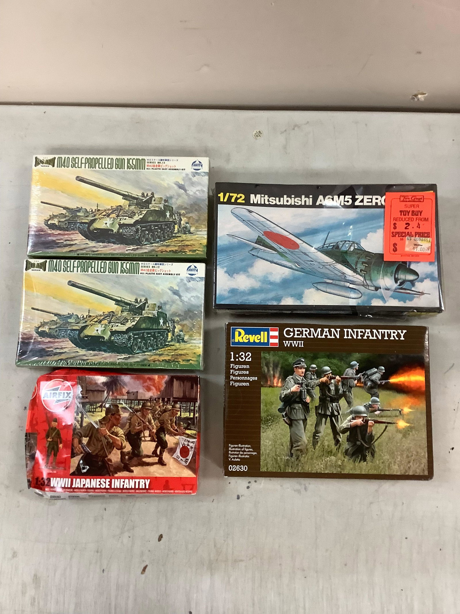 plastic army figurines, WWII japanese infantry, Mitsubishi plane model (1 of 1)