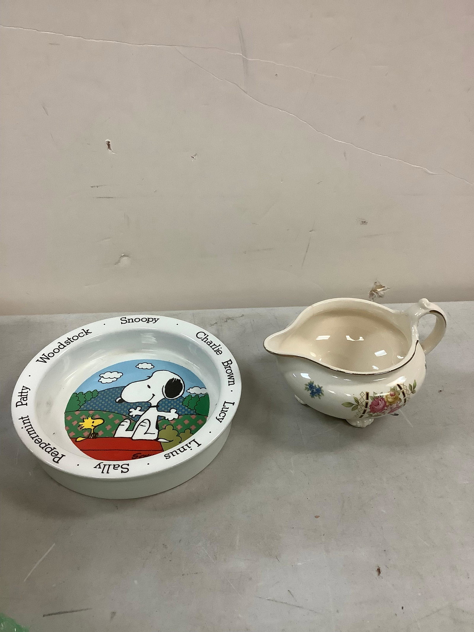 Woodstock johnson bros.snoopy themed bowl, cunningham & pickett inc. mini pitcher: Woodstock johnson bros.snoopy themed bowl, cunningham & pickett inc. mini pitcher