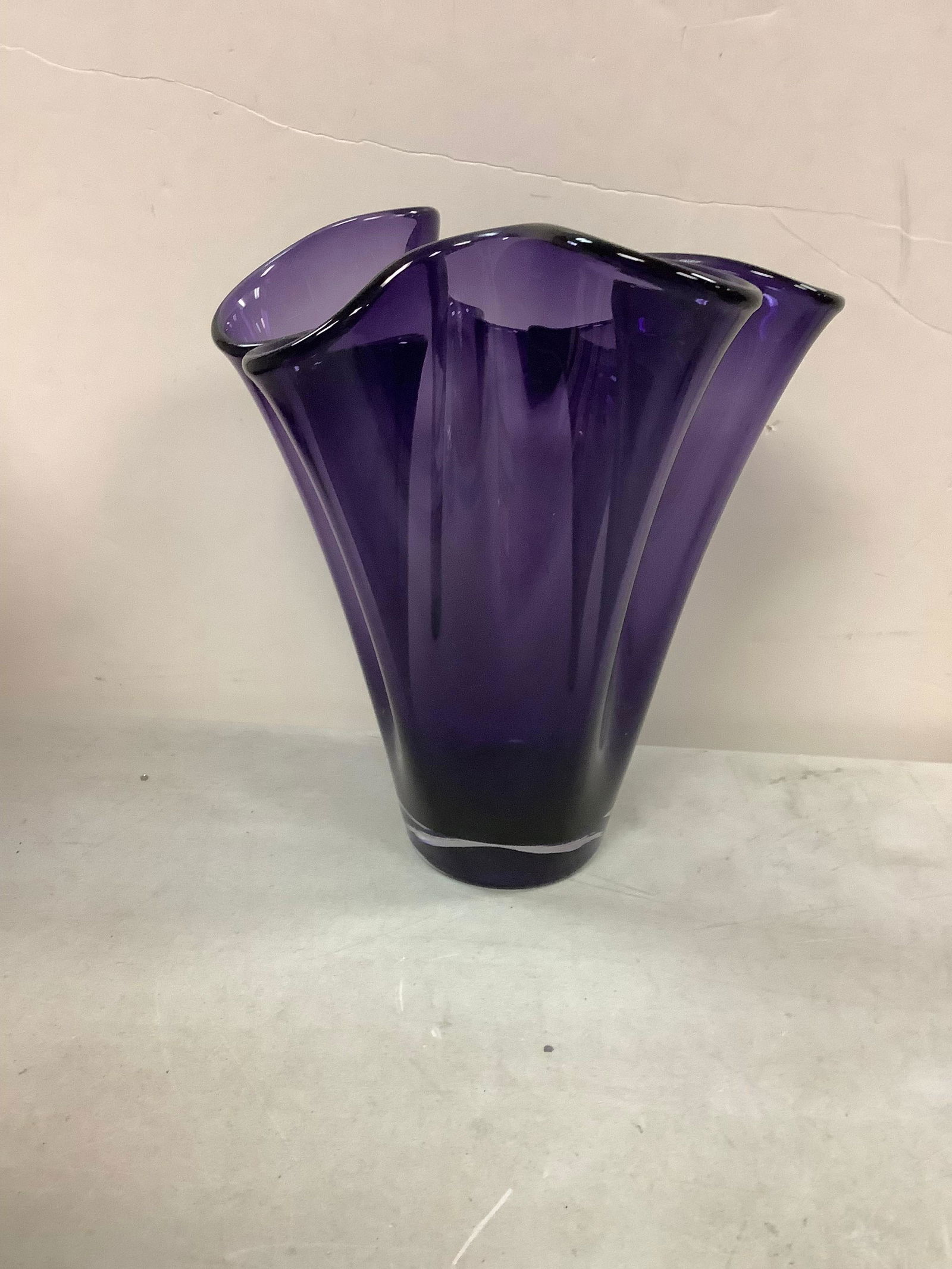 Amethyst Vase (9'' Tall): Amethyst Vase (9'' Tall)