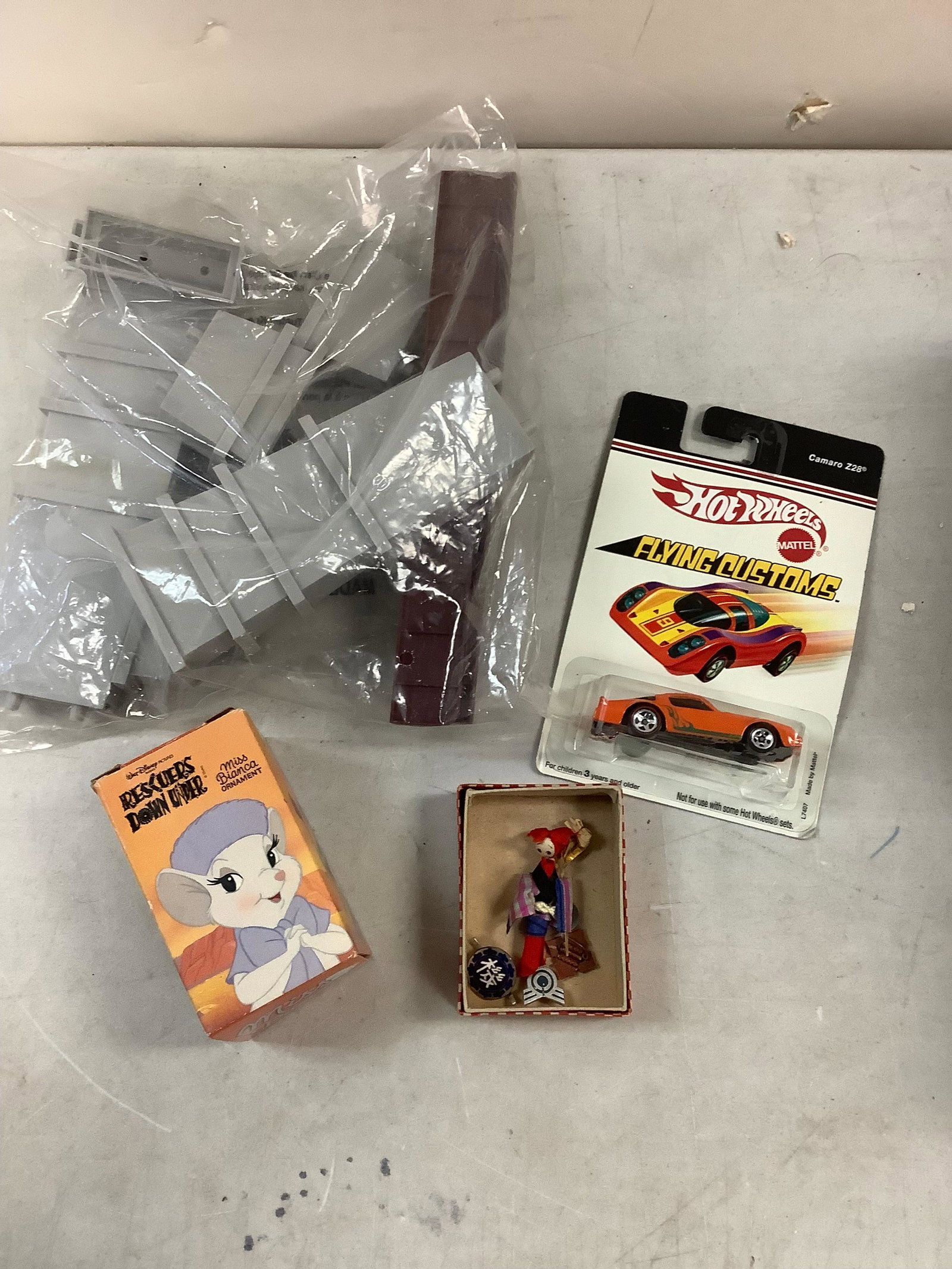 Lot of vintage models, hot wheels flying customs, decorative ornament from rescuers down under (1 of 1)