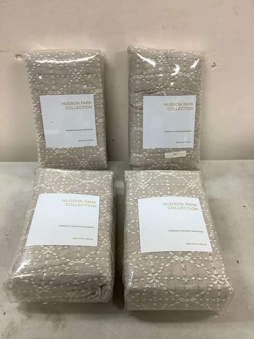 *NEW* 4 packs of HUDSON PARK COLLECTION pillow shams 20 x 28 (1 of 1)