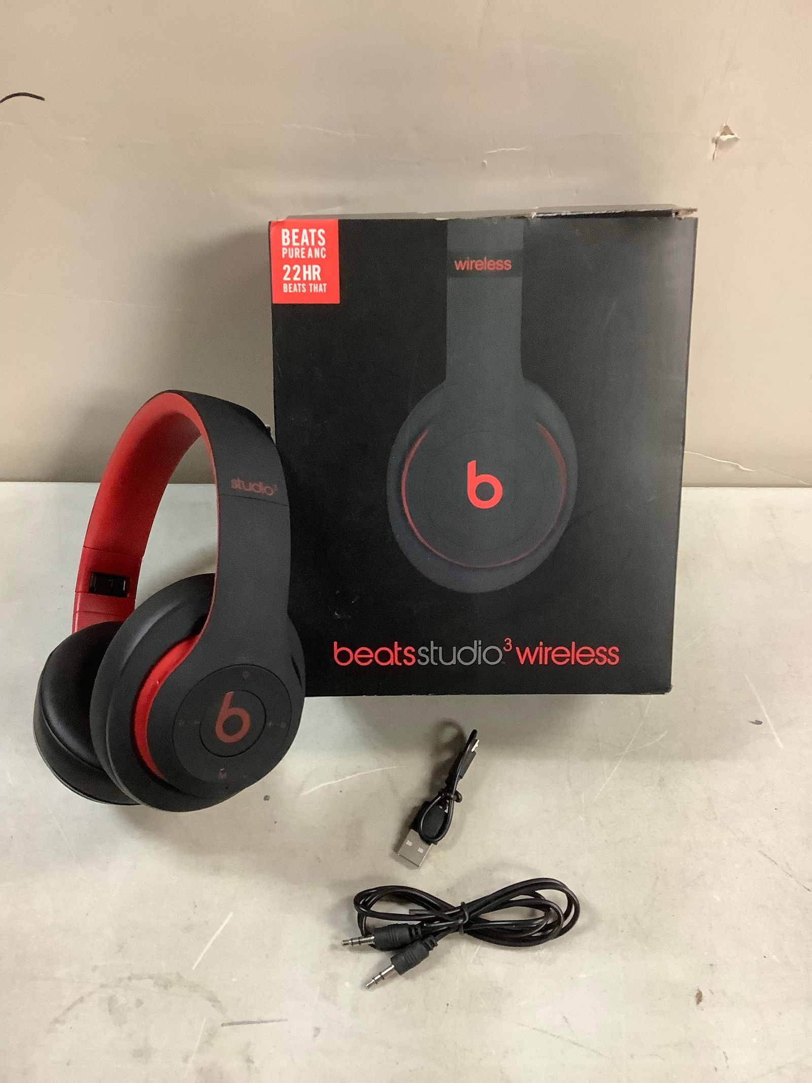 STUDIO 3 WIRELESS BEATS by DR. Dre (1 of 1)