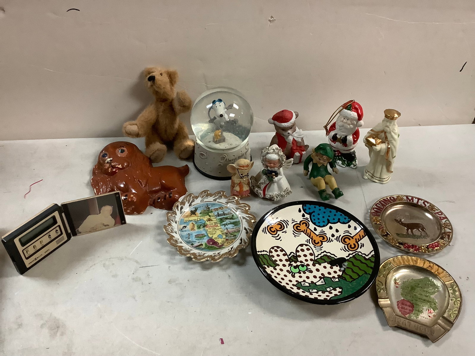 Lot of figures, snow globe, dishes and more: Lot of figures, snow globe, dishes and more