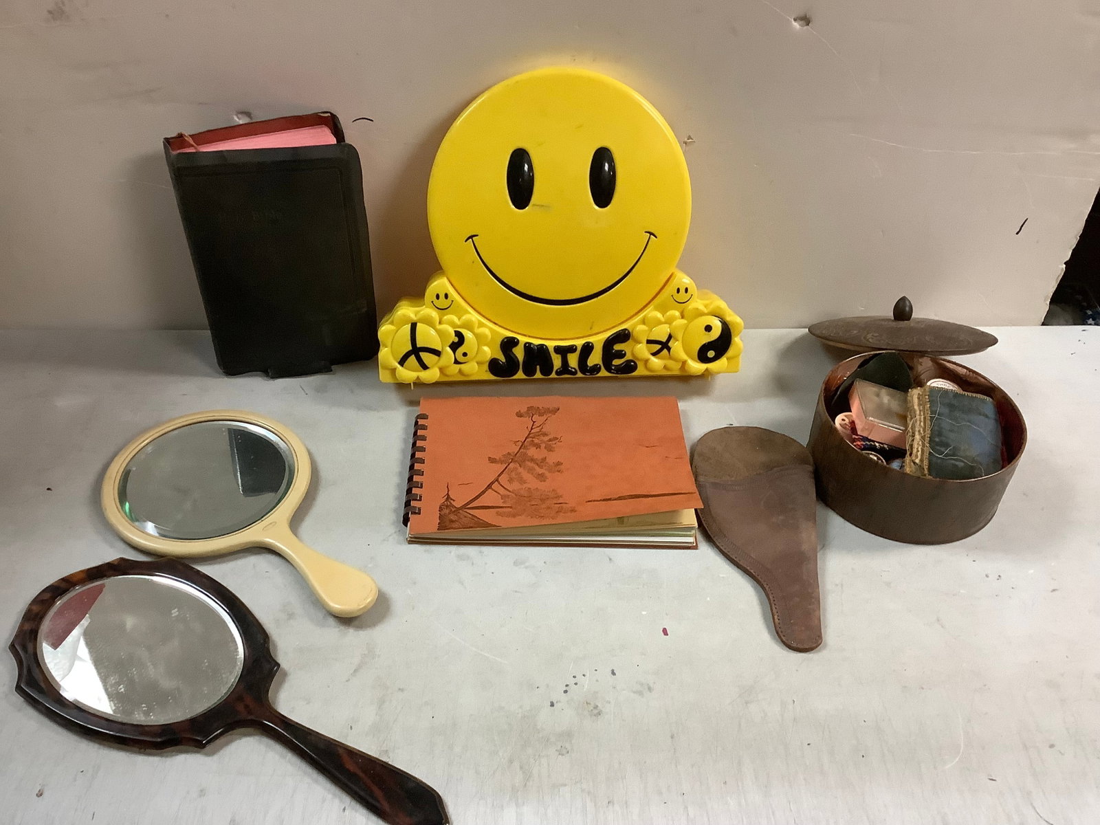 Lot of smile case, hand mirrors, gun holster and more: Lot of smile case, hand mirrors, gun holster and more
