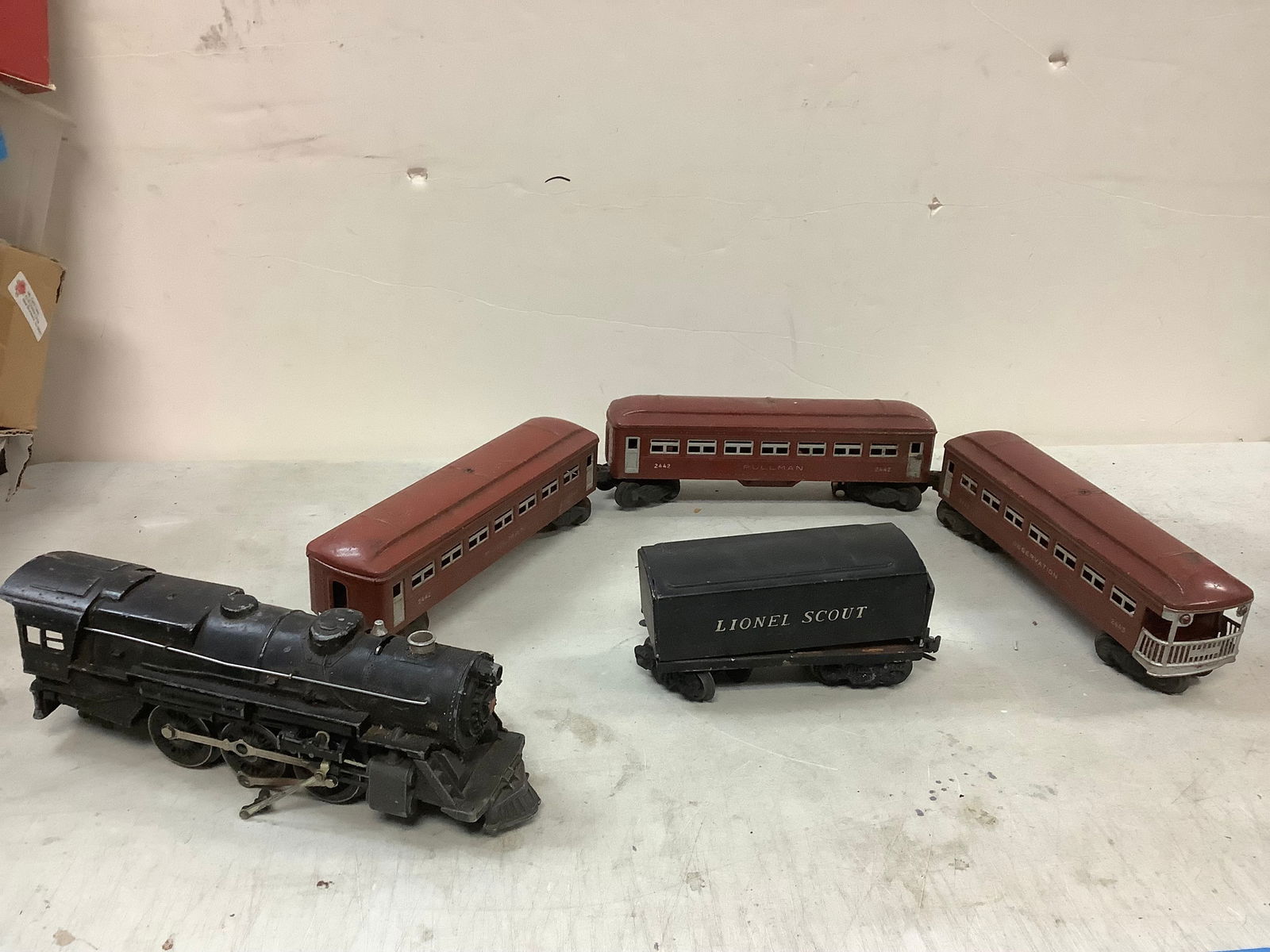 Lot of Vintage Lionel "O" Gauge Train and Engine (1 of 1)