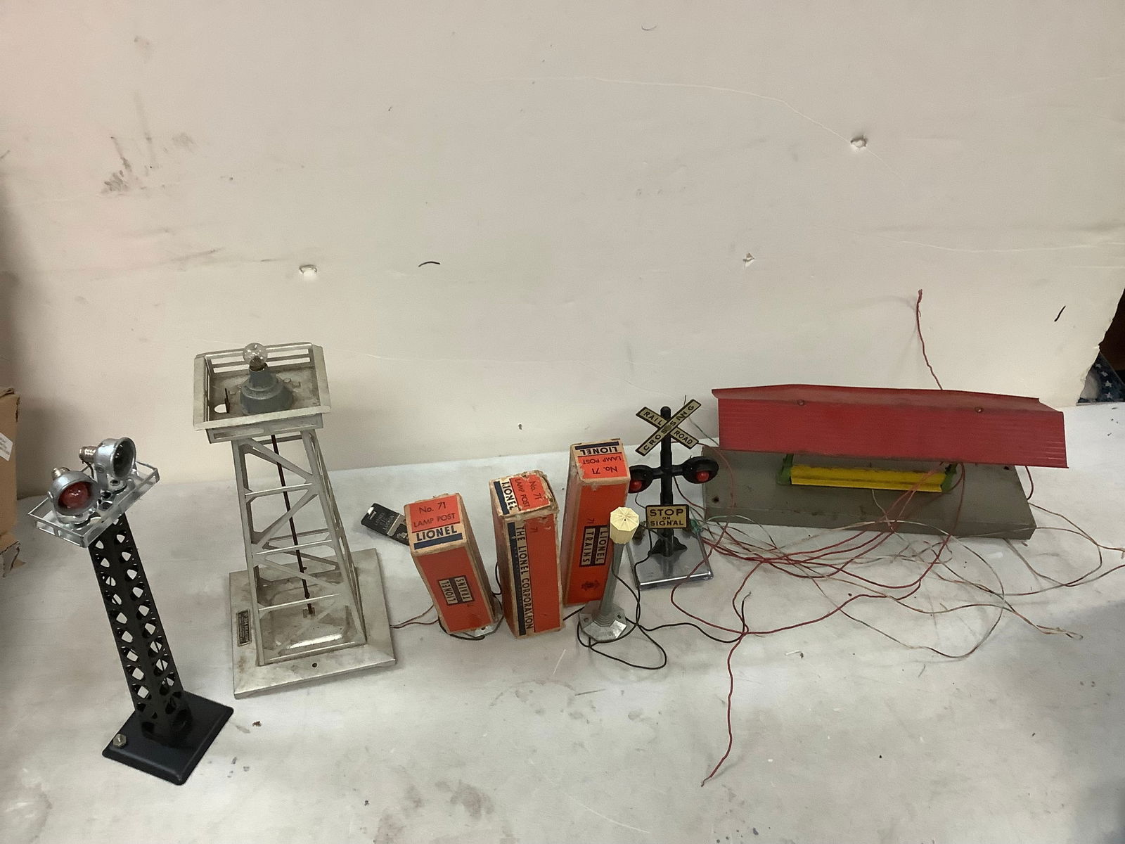Lot of Vintage Lionel Train Parts and Accessories (1 of 1)