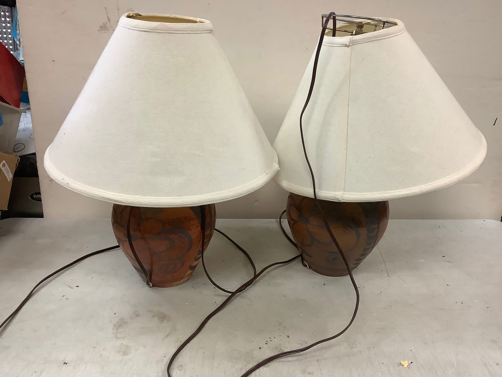 Lot of 2 Ceramic Lamps (1 Shade needs to be Replaced) 18.5" (1 of 1)