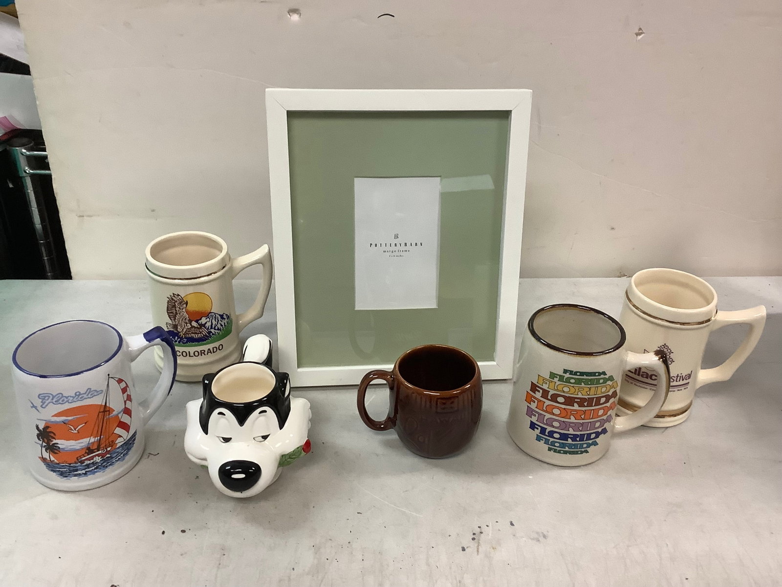 Lot of POTTERYFARM picture frame 4x6 and souvenire mug: Lot of POTTERYFARM picture frame 4x6 and souvenire mug