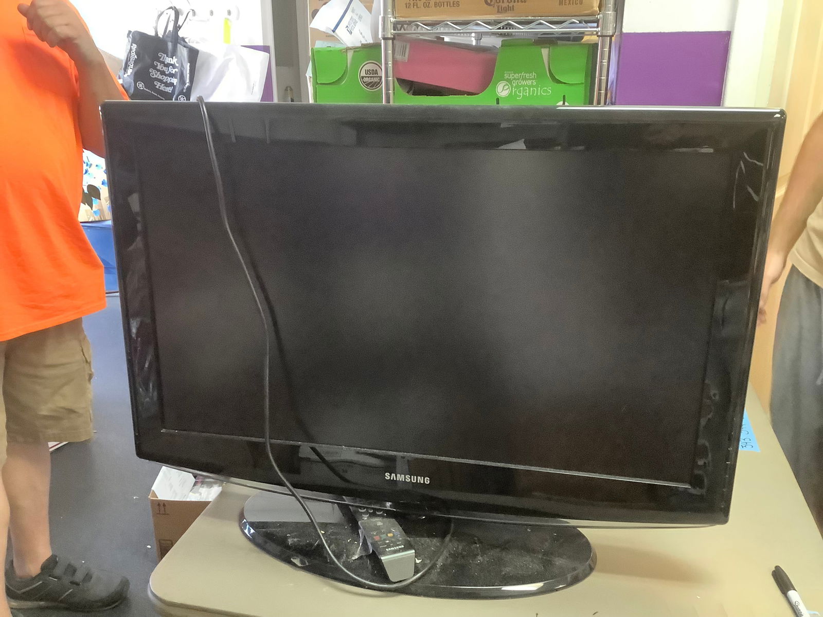 32'' Samsung TV Working With Remote (1 of 1)