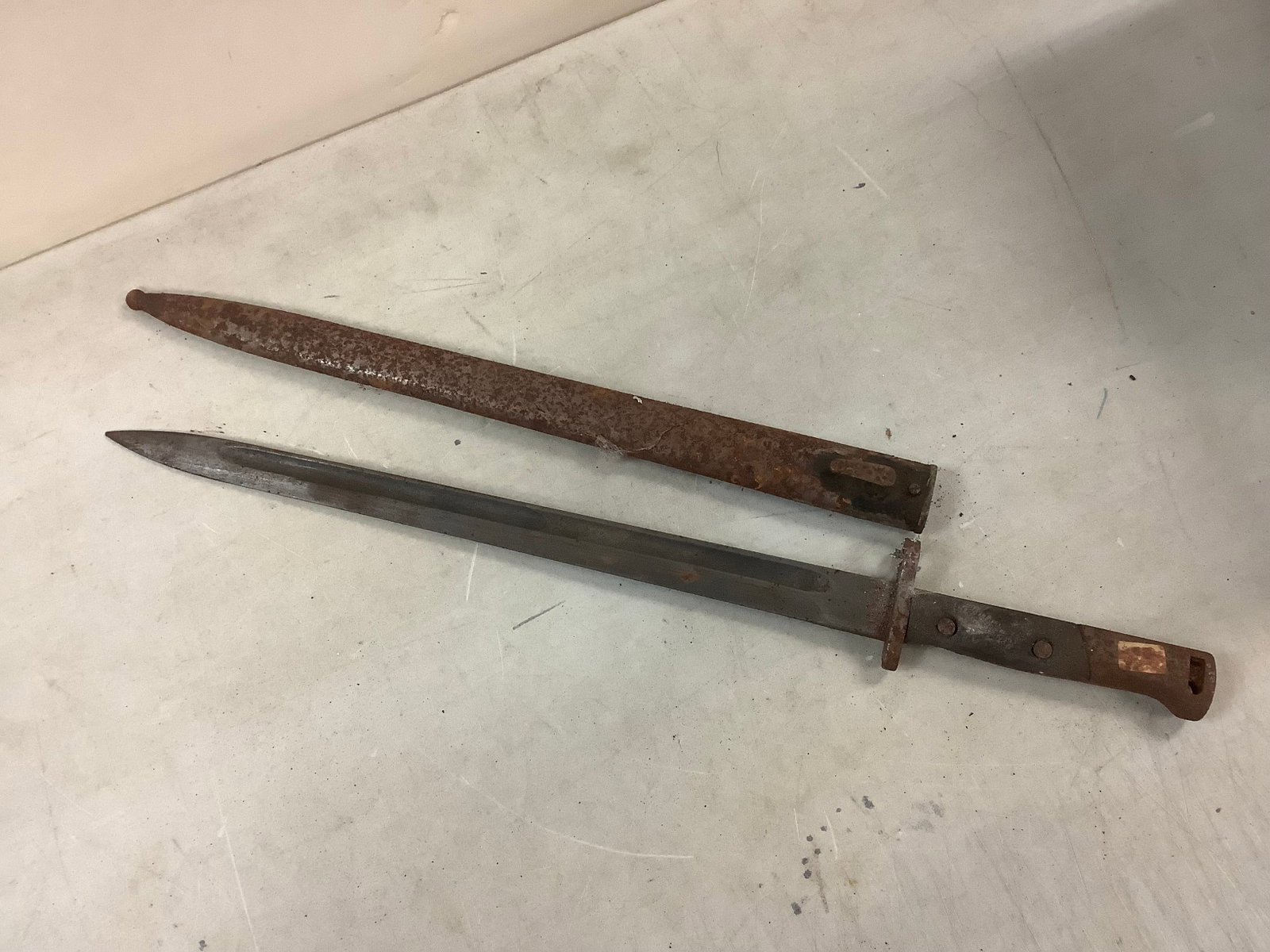 Vintage Baynette with Metal Sheath (Rusty) 20.25": Vintage Baynette with Metal Sheath (Rusty) 20.25"