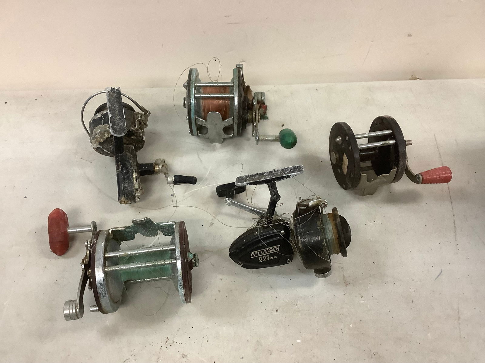 Lot Of Vintage Fishing Reels Auction