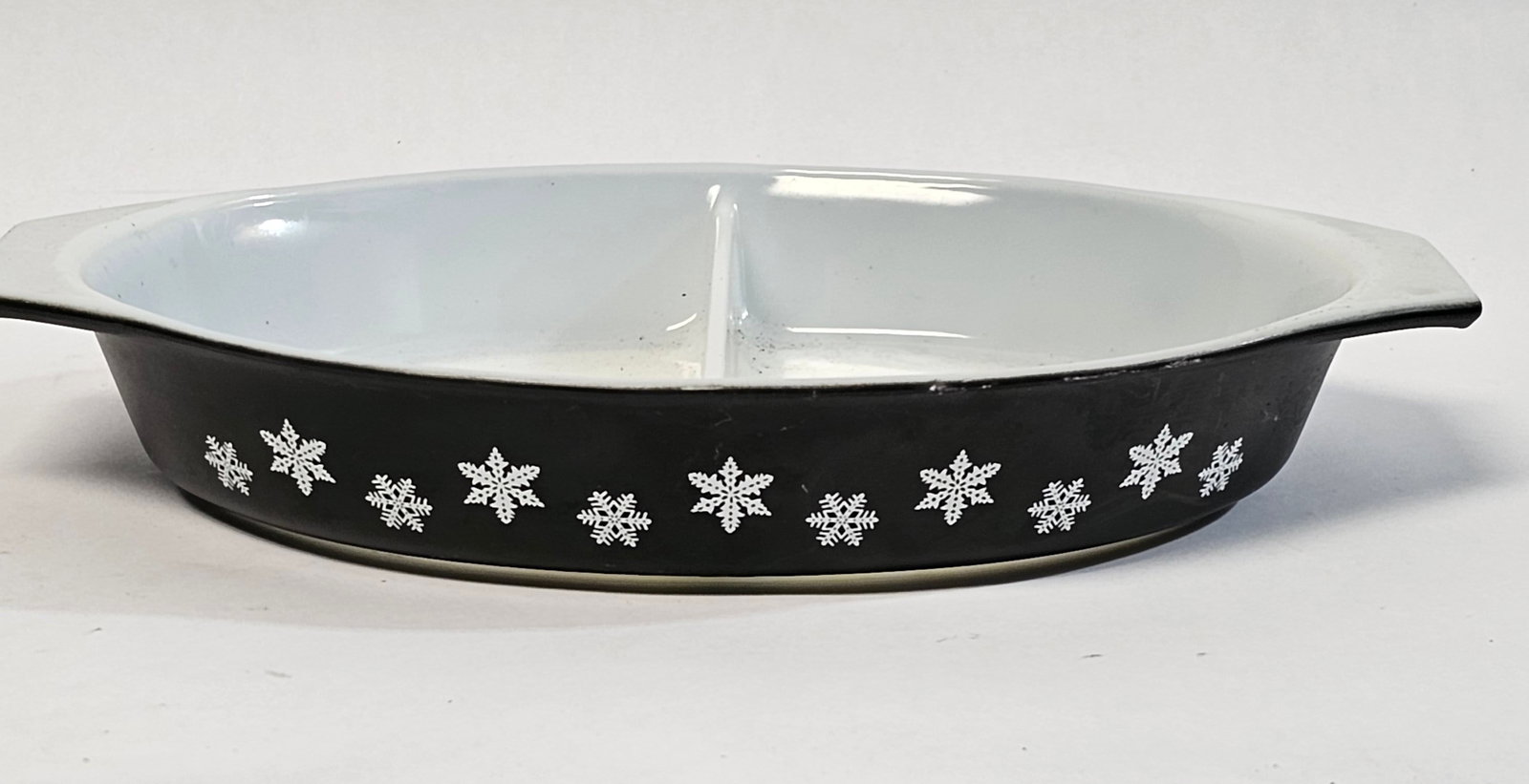1950s Vintage Pyrex Black Snowflake 1.5qt divided server (1 of 4)