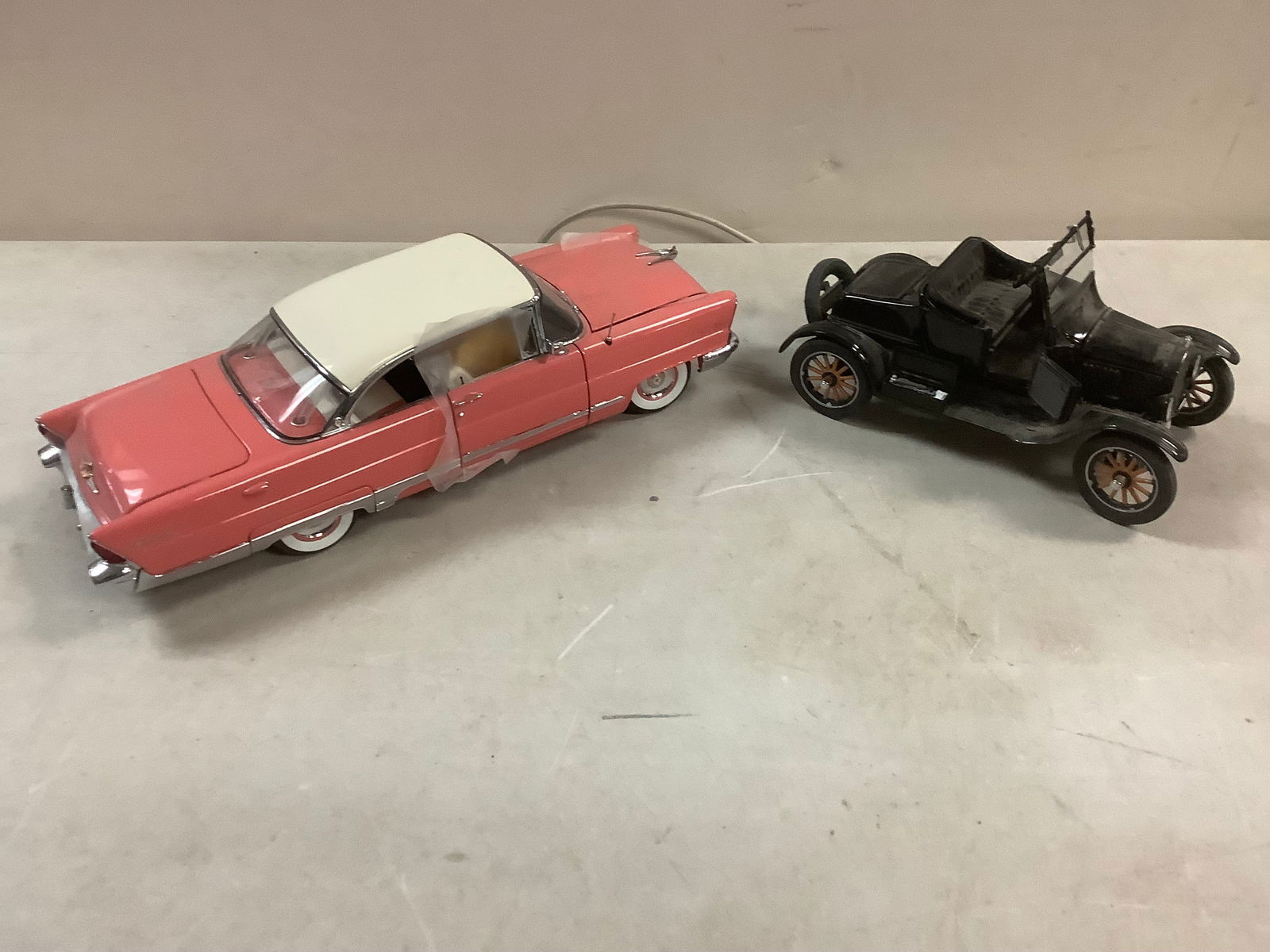 Lot of vintage Lincoln premiere coupe model and vintage metal ford model T model 9.25in longest (1 of 1)