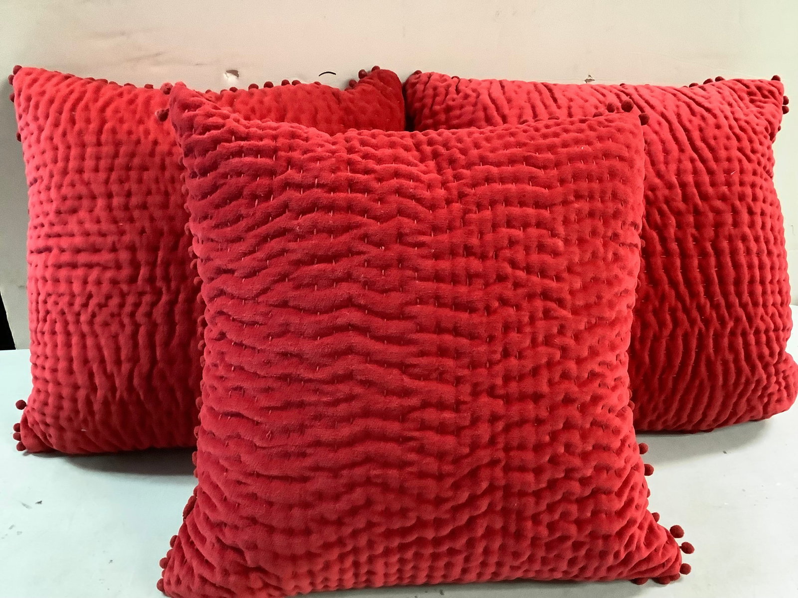 3 red decorative pillows (15 in x 15 in): 3 red decorative pillows (15 in x 15 in)