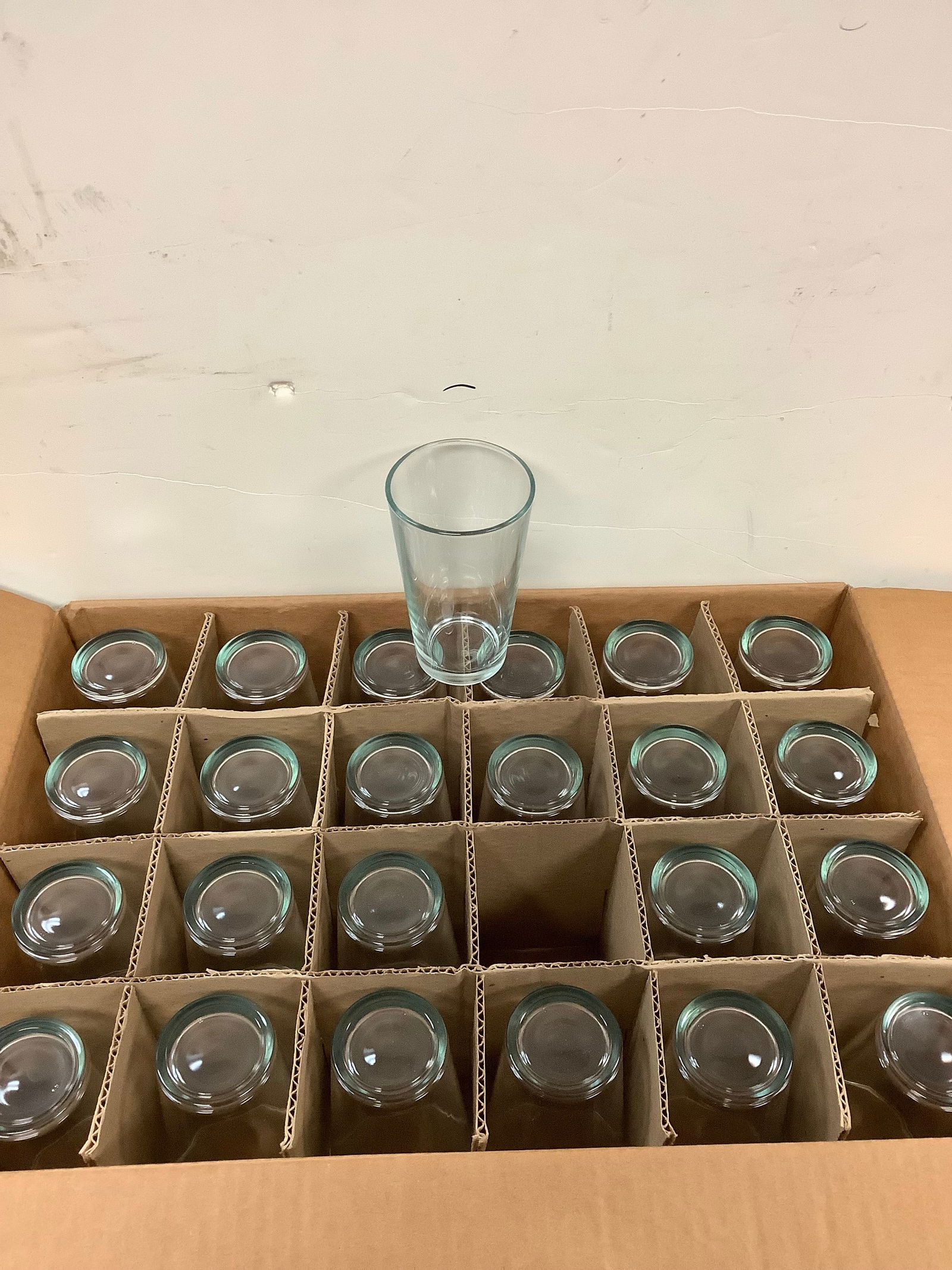 Lot of 16oz.heat strengthened mixing glasses 24 total: Lot of 16oz.heat strengthened mixing glasses 24 total