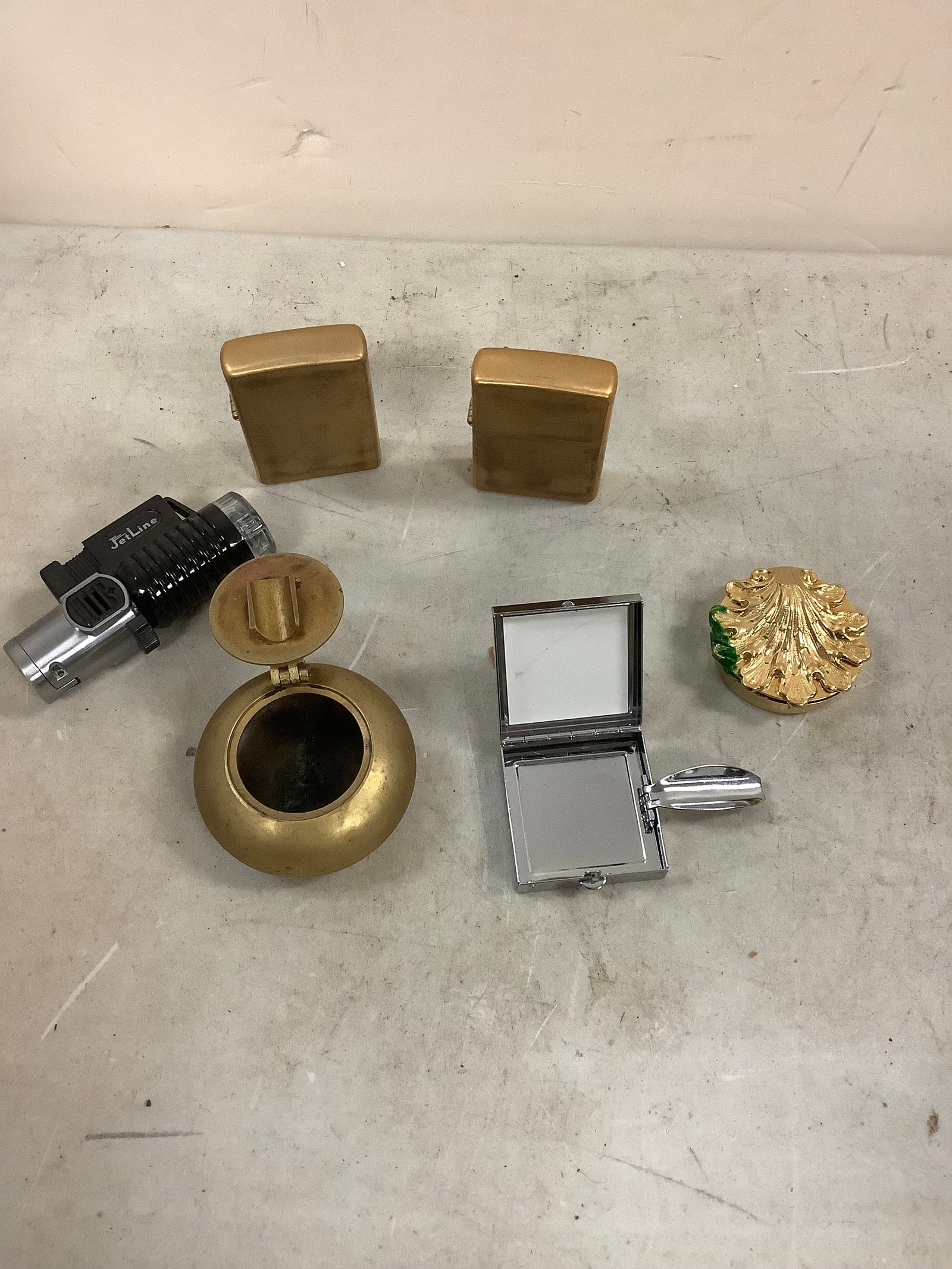 Lot of vintage prop lighters and ashtray: Lot of vintage prop lighters and ashtray