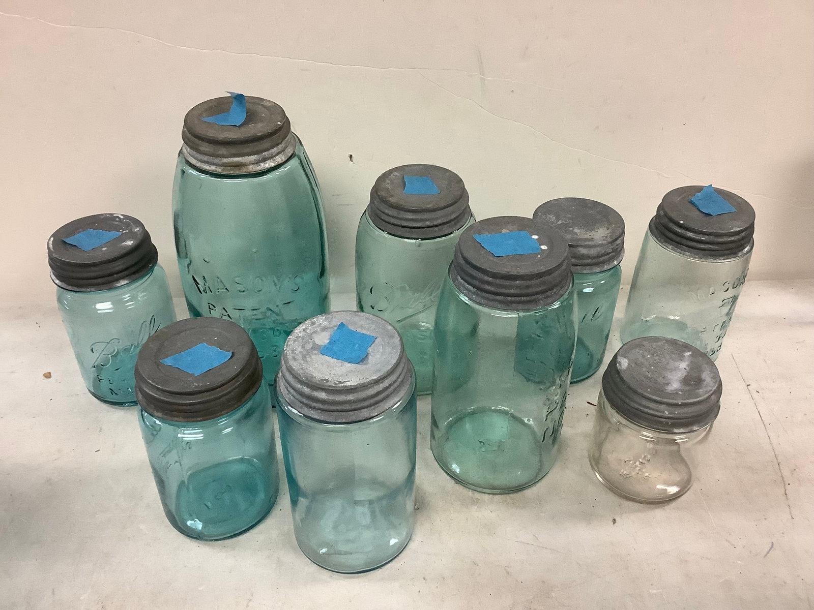 Lot of vintage mason jars tallest about 9.5in.tall: Lot of vintage mason jars tallest about 9.5in.tall