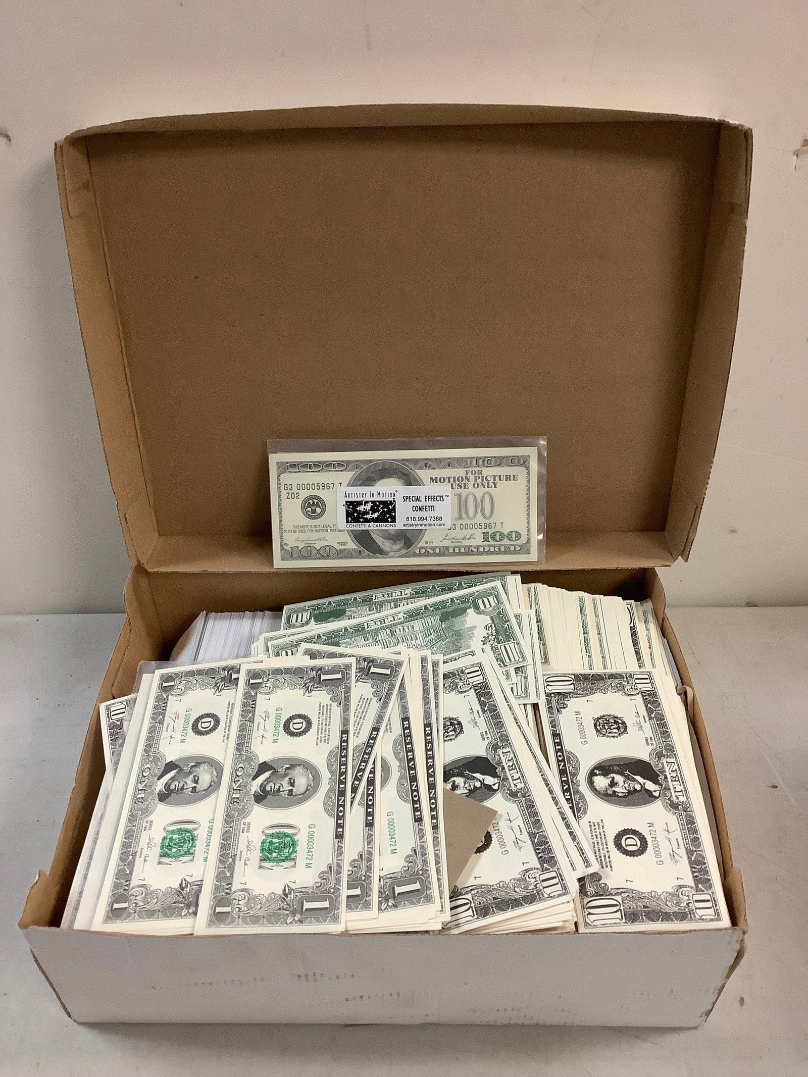 Lot of fake prop money: Lot of fake prop money