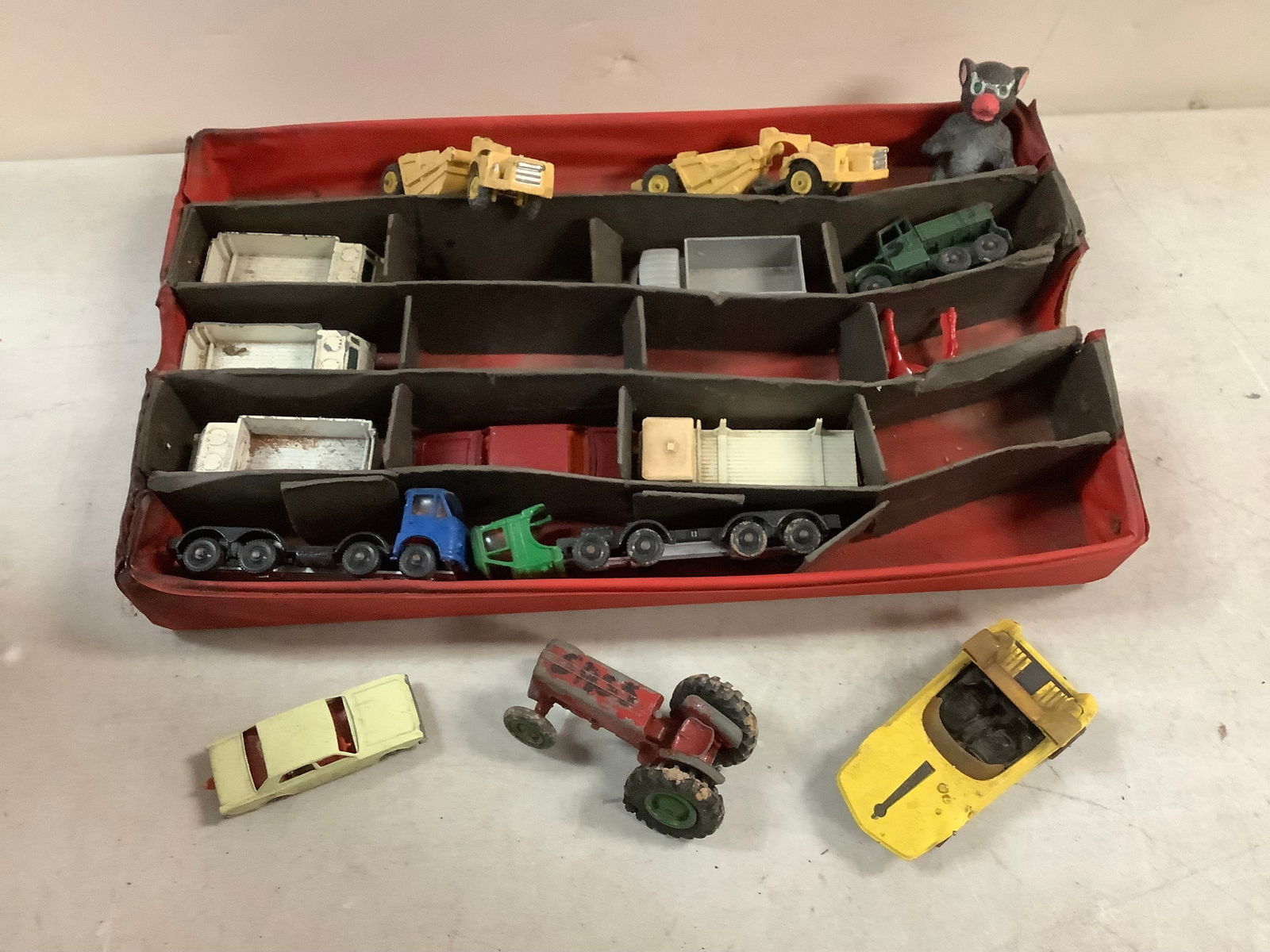 Lot of VINTAGE CORGI TOYS, MATCHBOX AND MORE toy cars: Lot of VINTAGE CORGI TOYS, MATCHBOX AND MORE toy cars