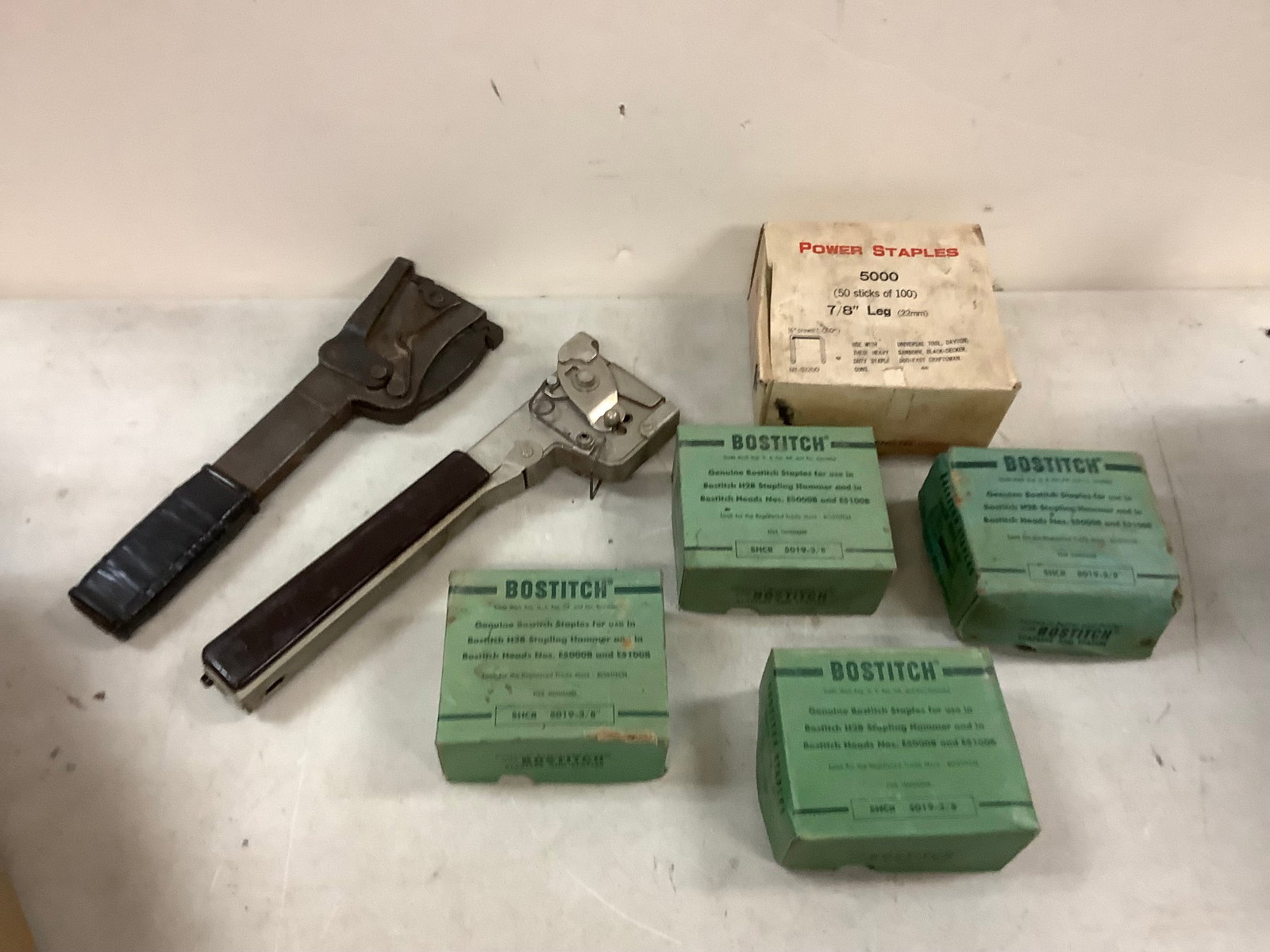 Lot of vintage hammer staplers and bostitch staples: Lot of vintage hammer staplers and bostitch staples