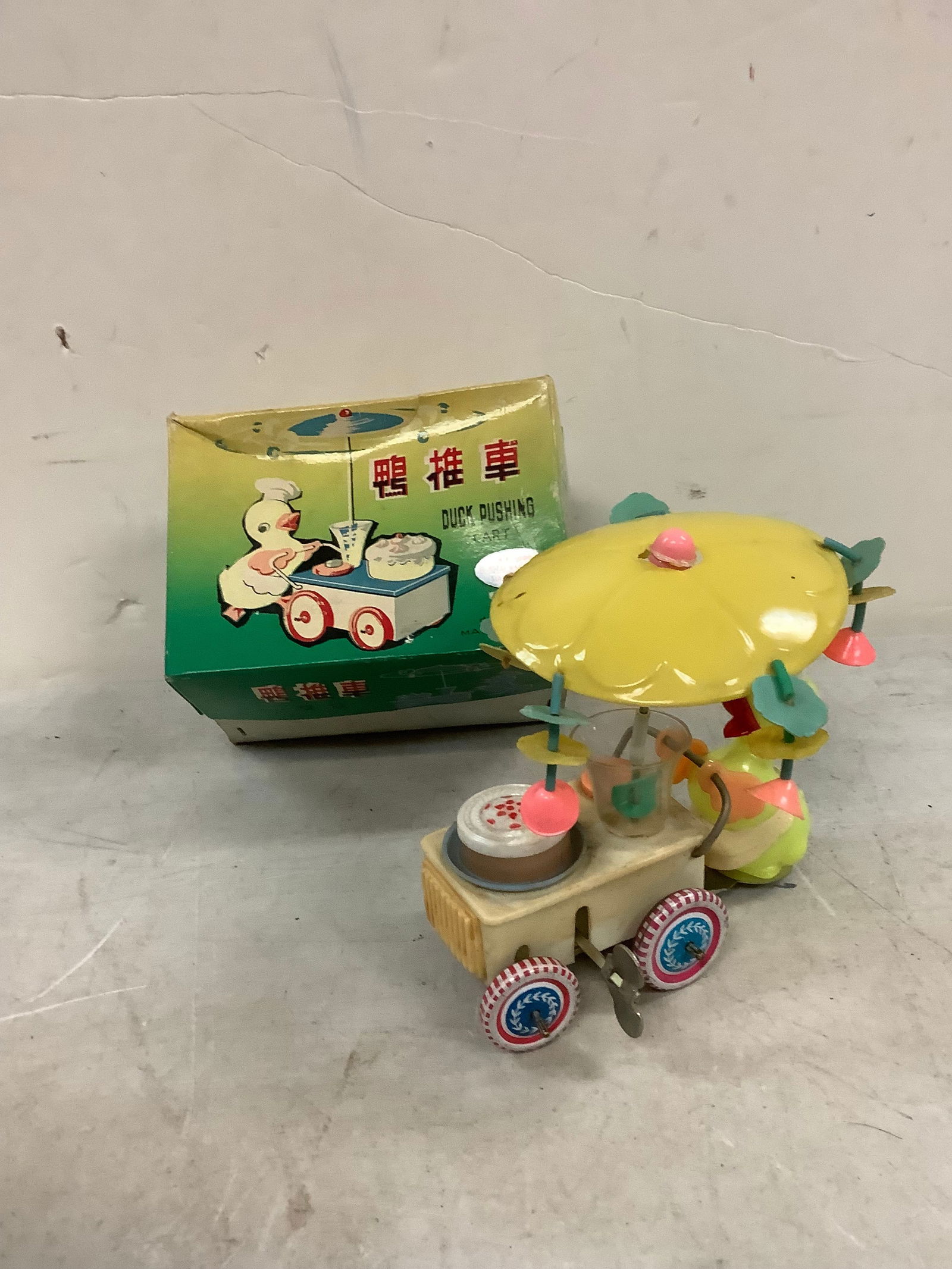 Wind up duck tin toy: Wind up duck tin toy