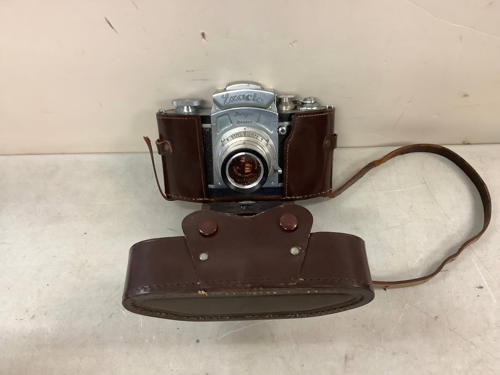 EXACTA JHAGEN Dresden camera with case: EXACTA JHAGEN Dresden camera with case