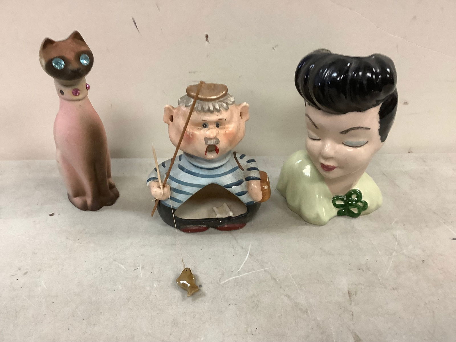 Lot of 1960 HOLT HOWARD ashtray, Cat figure 6.5in tall and more (1 of 1)