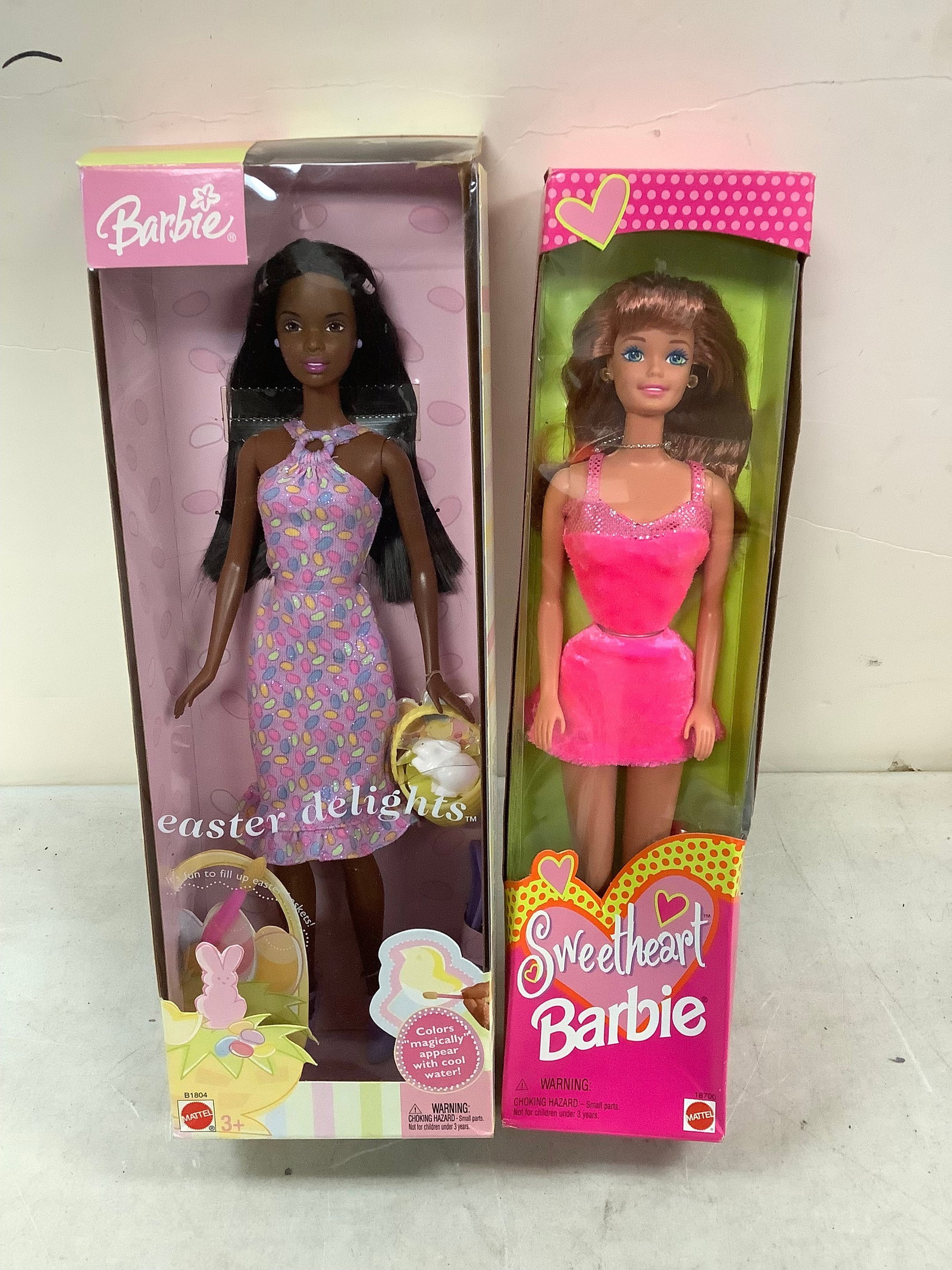Lot of vintage barbie dolls in boxes: Lot of vintage barbie dolls in boxes