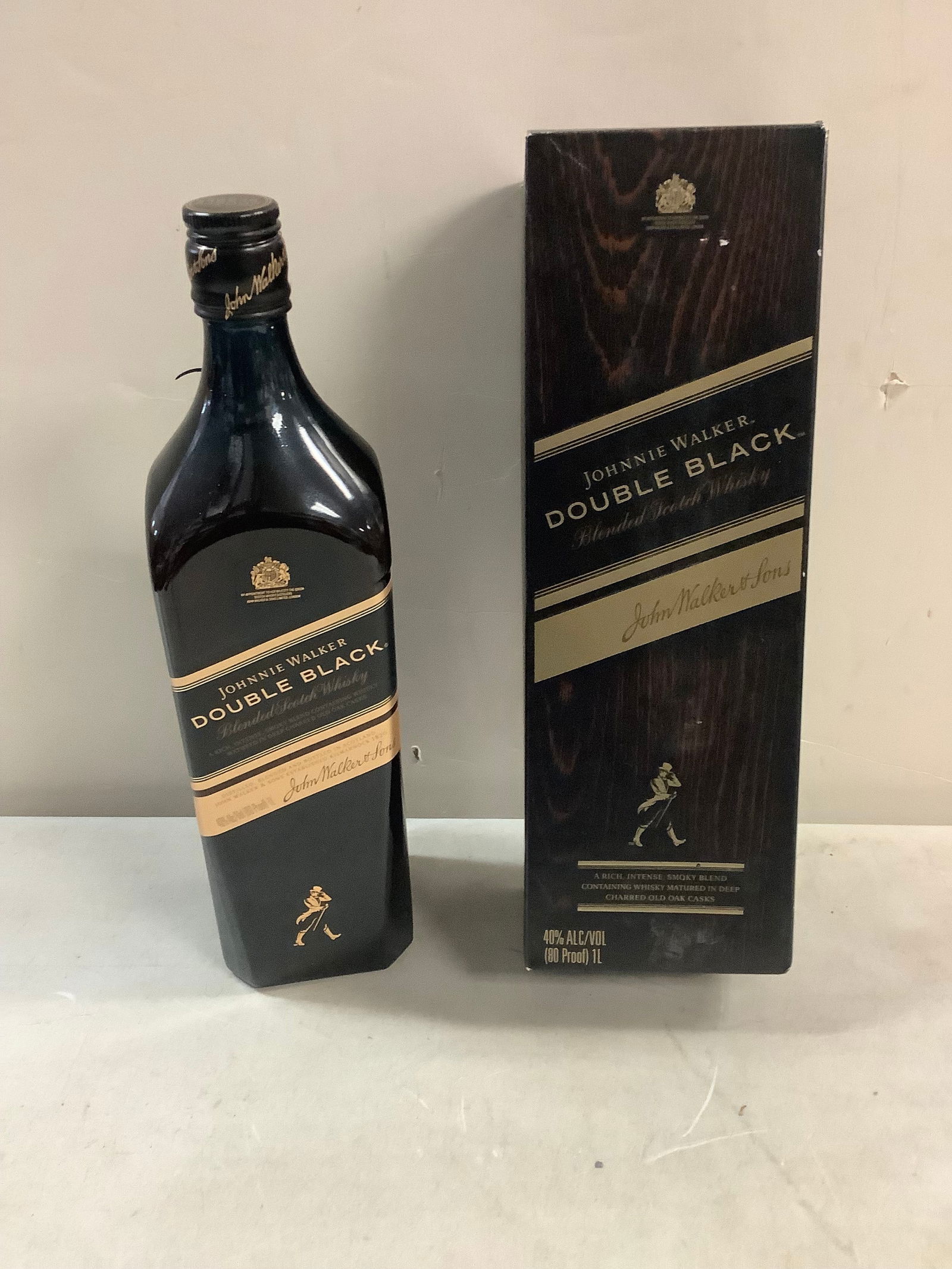 値下げ　JohnnieWalker Black Label 1/2 GALLON Vintage 1/2 Gallon Johnnie Walker Black Label Whiskey Bottle