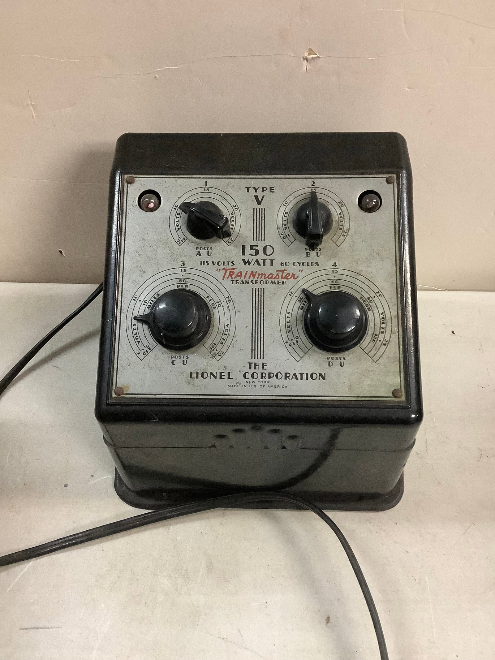 Lionel Type V 150 Watt Train Master Transformer (1 of 1)
