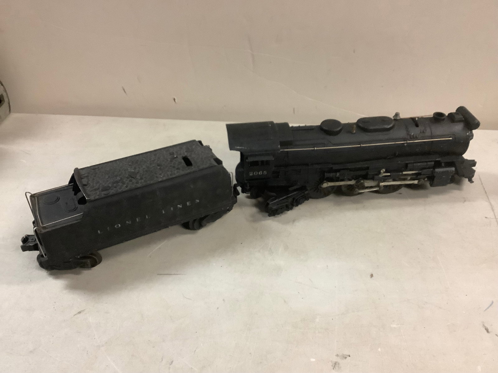 Lionel 2065 Locomotive and Tender: Lionel 2065 Locomotive and Tender