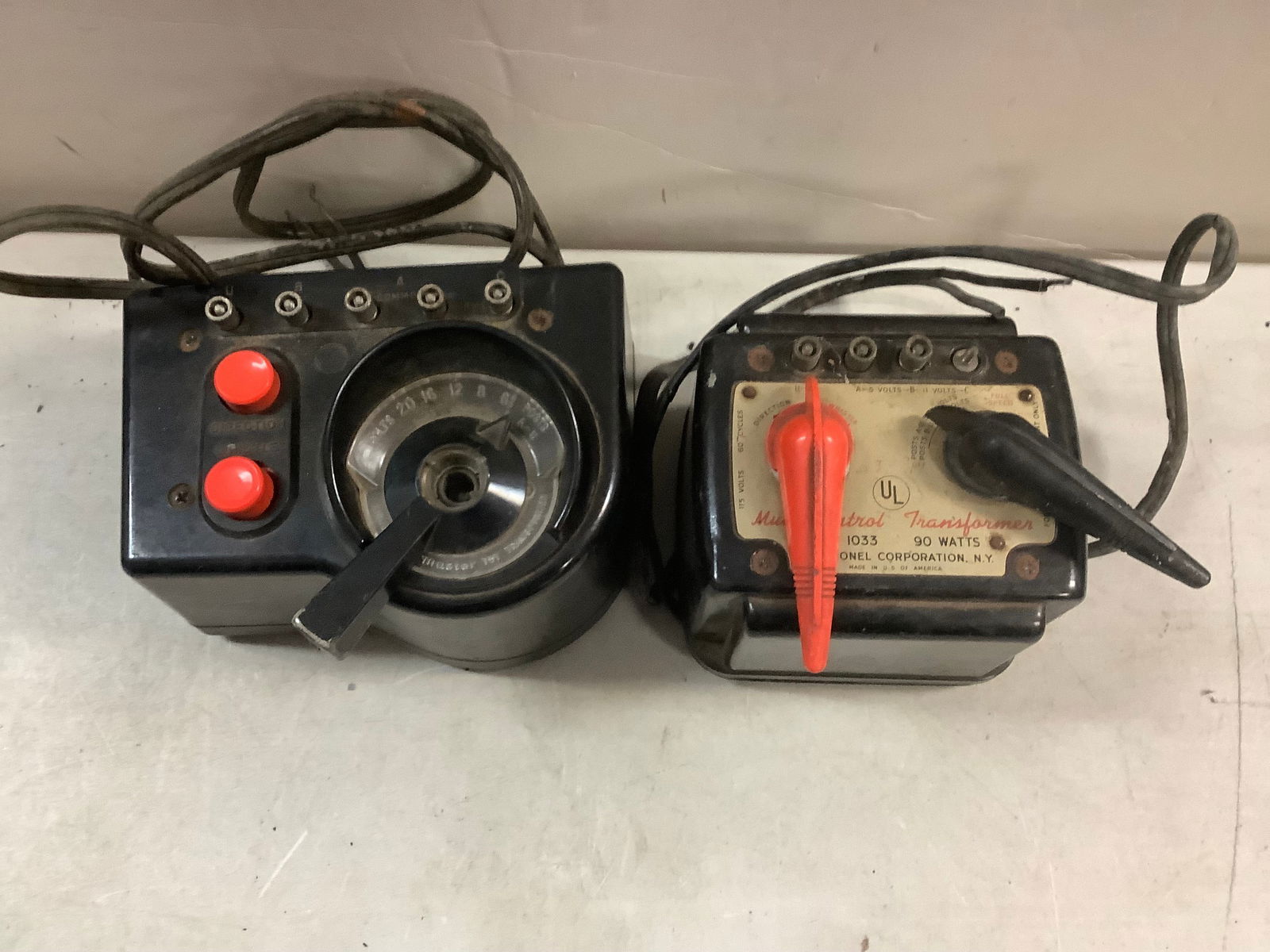 Two Lionel Transformers 1033 and TrainMaster (As Is) (1 of 1)