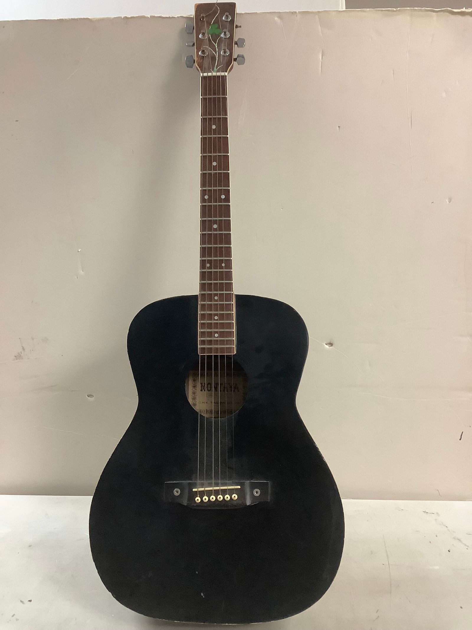 MONTAYA acoustic guitar model no. F-70 39in long: MONTAYA acoustic guitar model no. F-70 39in long