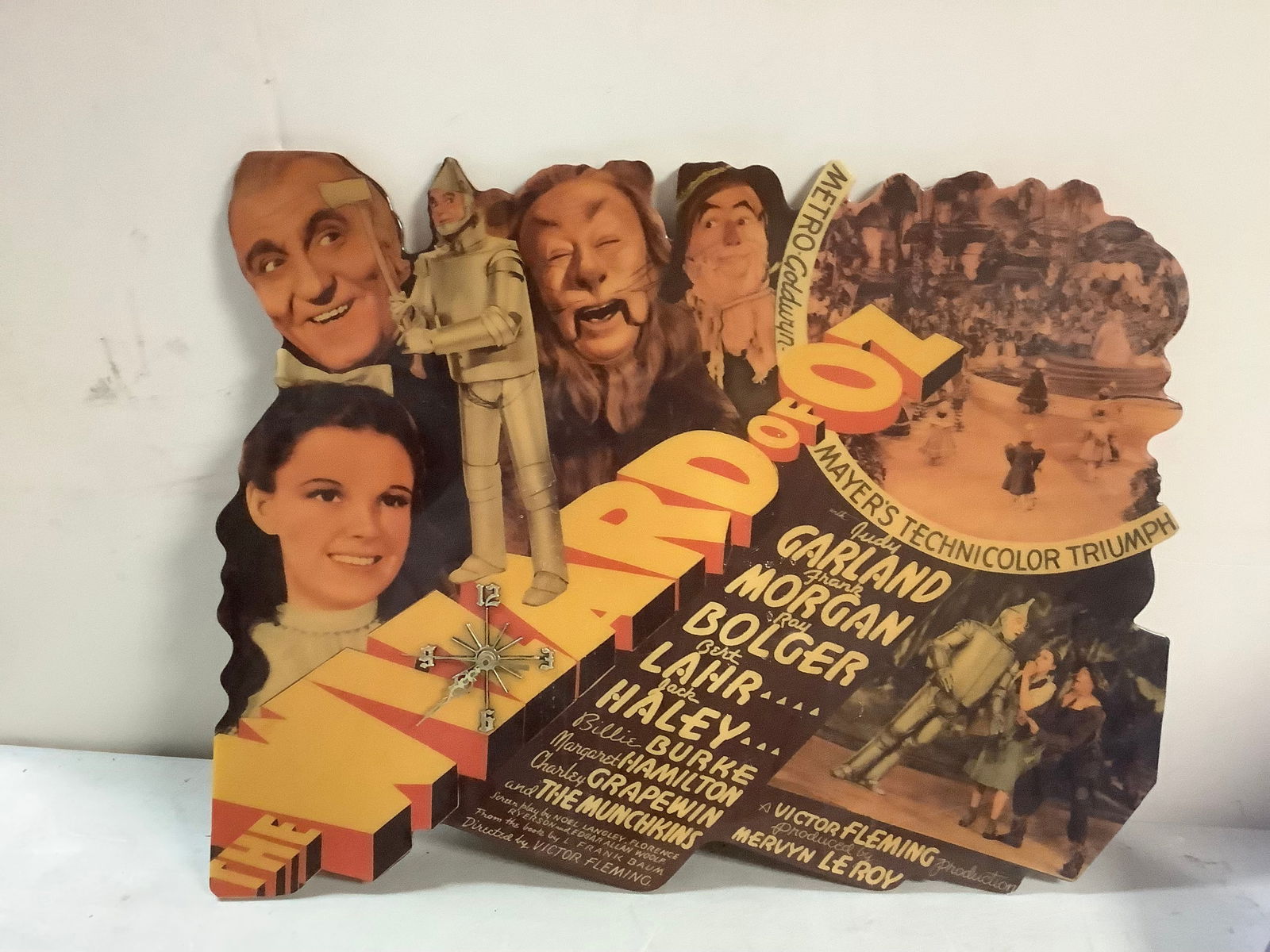 The Wizard Of Oz Wall Hanging Clock 19.5x24 (1 of 1)