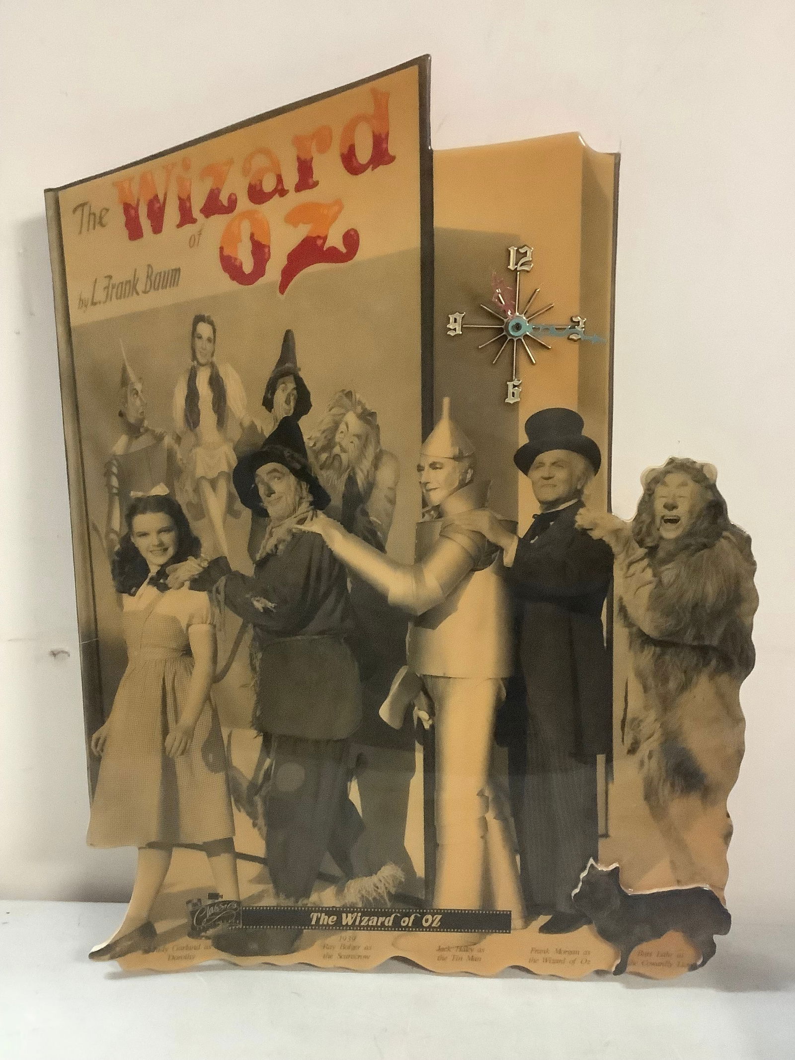 The Wizard Of Oz Wall Hanging Clock 26.5x18: The Wizard Of Oz Wall Hanging Clock 26.5x18