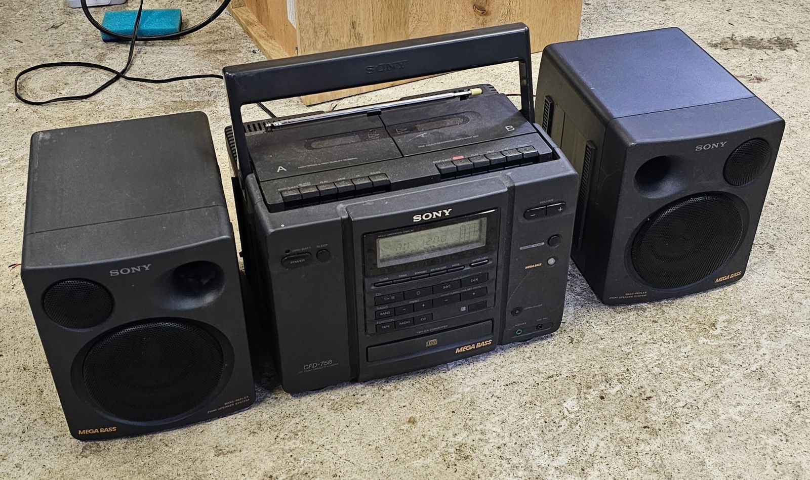 Sony CFD-758 CD player Cassette Recorder (1 of 3)