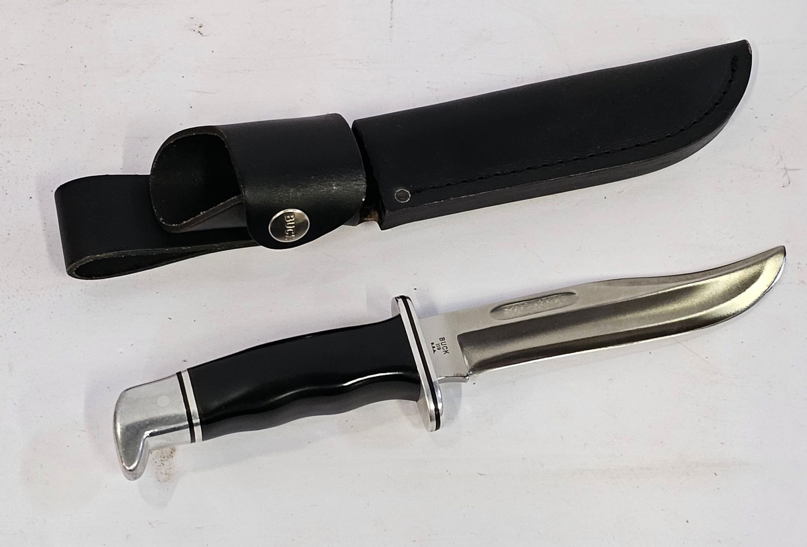 Buck USA Bowie Knife with Leather Sheath (1 of 3)