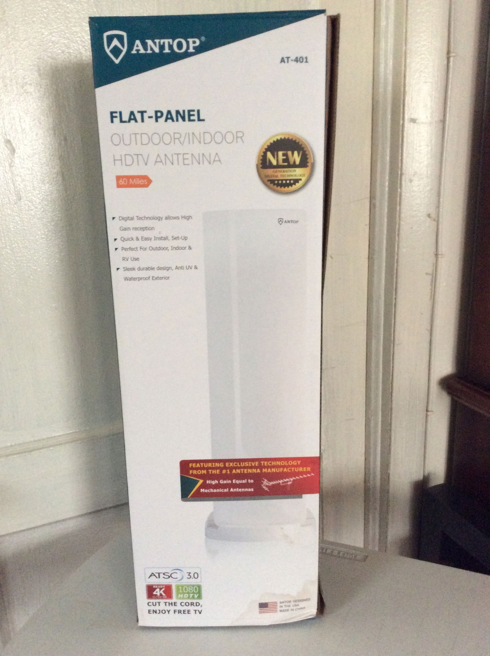 Antop Flat-Panel Outdoor/Indoor HDTV Antenna in Box (1 of 1)