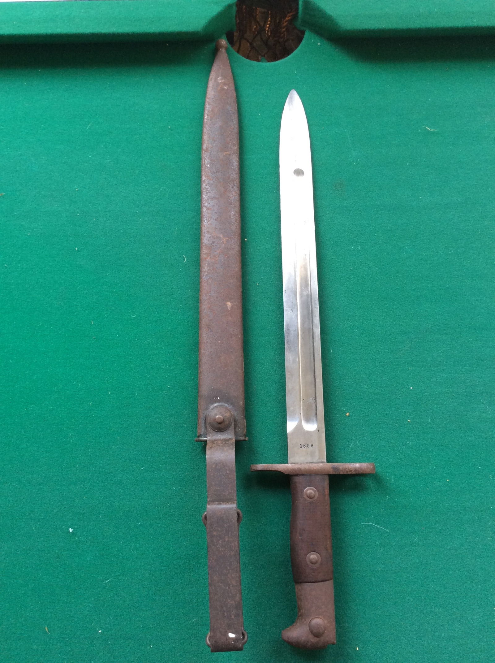 Vintage 1899 U.S. Bayonet Sword with Metal Locking Sheath (1 of 1)