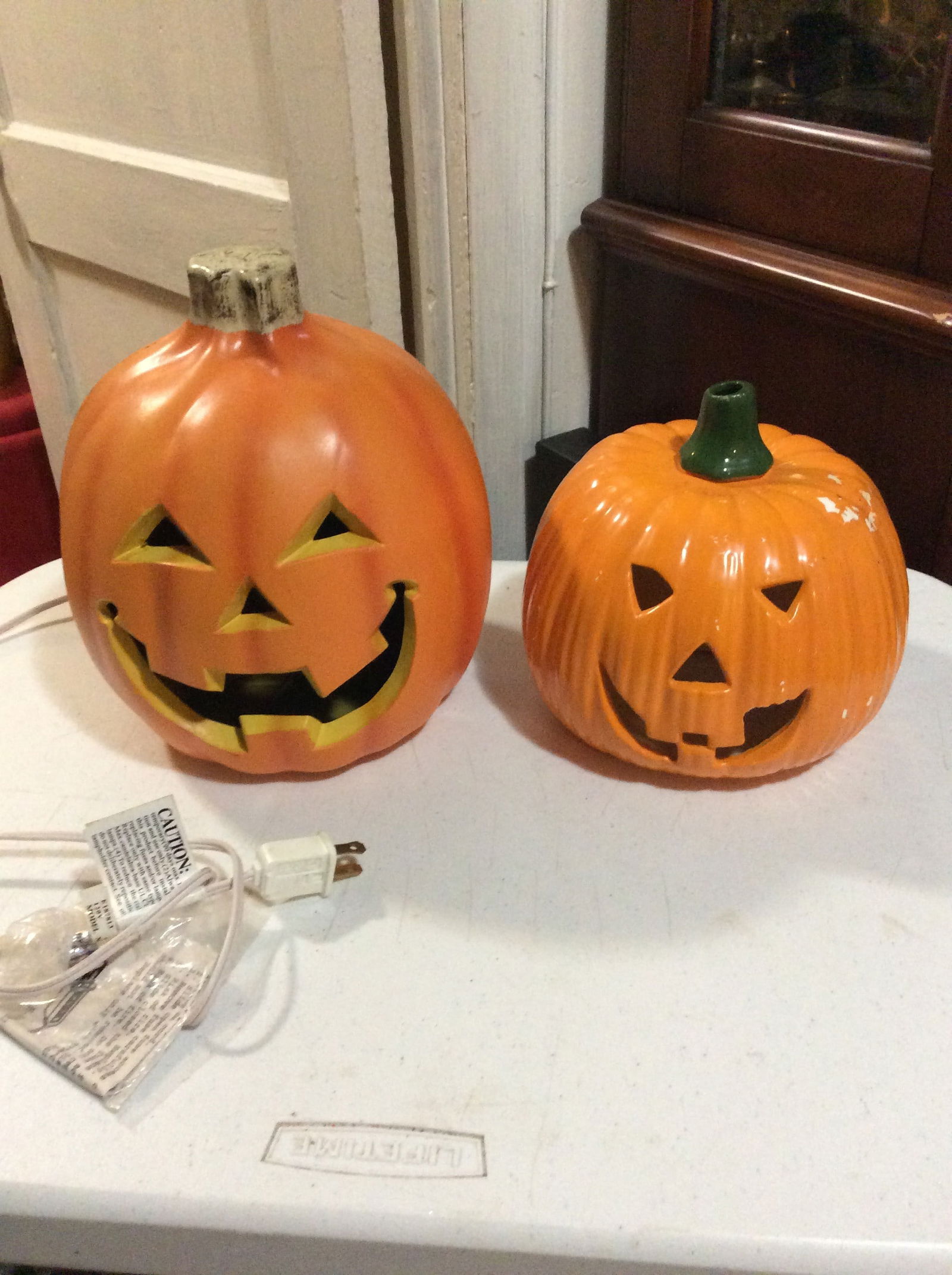 Lot of 2 Pumpkins (Electric & Ceramic): Lot of 2 Pumpkins (Electric & Ceramic)