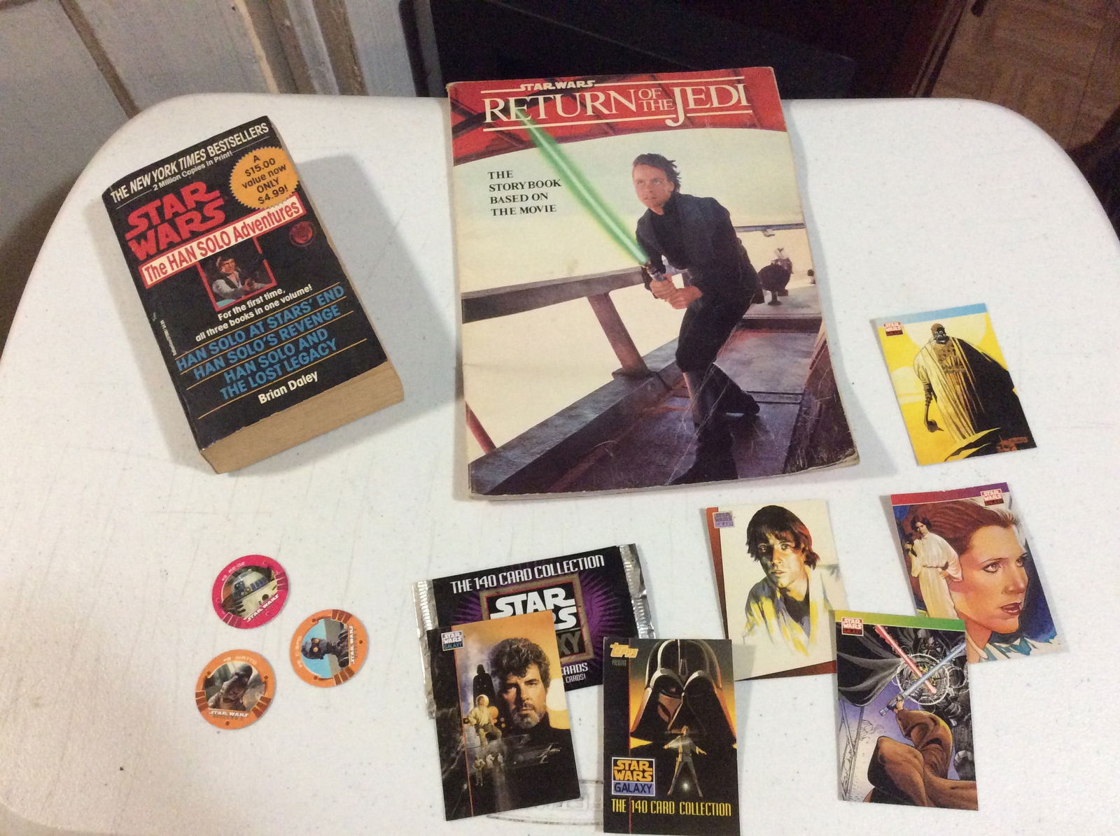 Lot of Star Wars Book, Trading Cards, Return of The Jedi Magazines and Pogs (1 of 1)