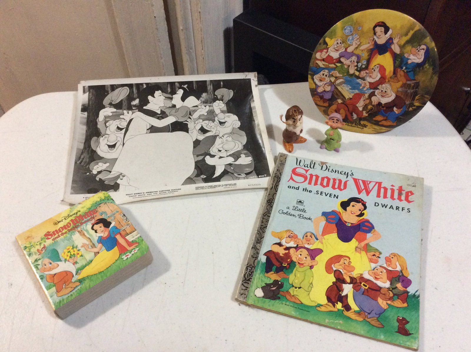 Snow White Button Picture, Ornament, Figure, Picture and Books: Snow White Button Picture, Ornament, Figure, Picture and Books