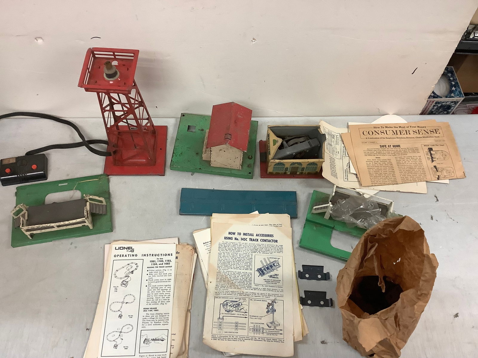 Lot of Lionel Whiste Station, Accessories and More (1 of 1)