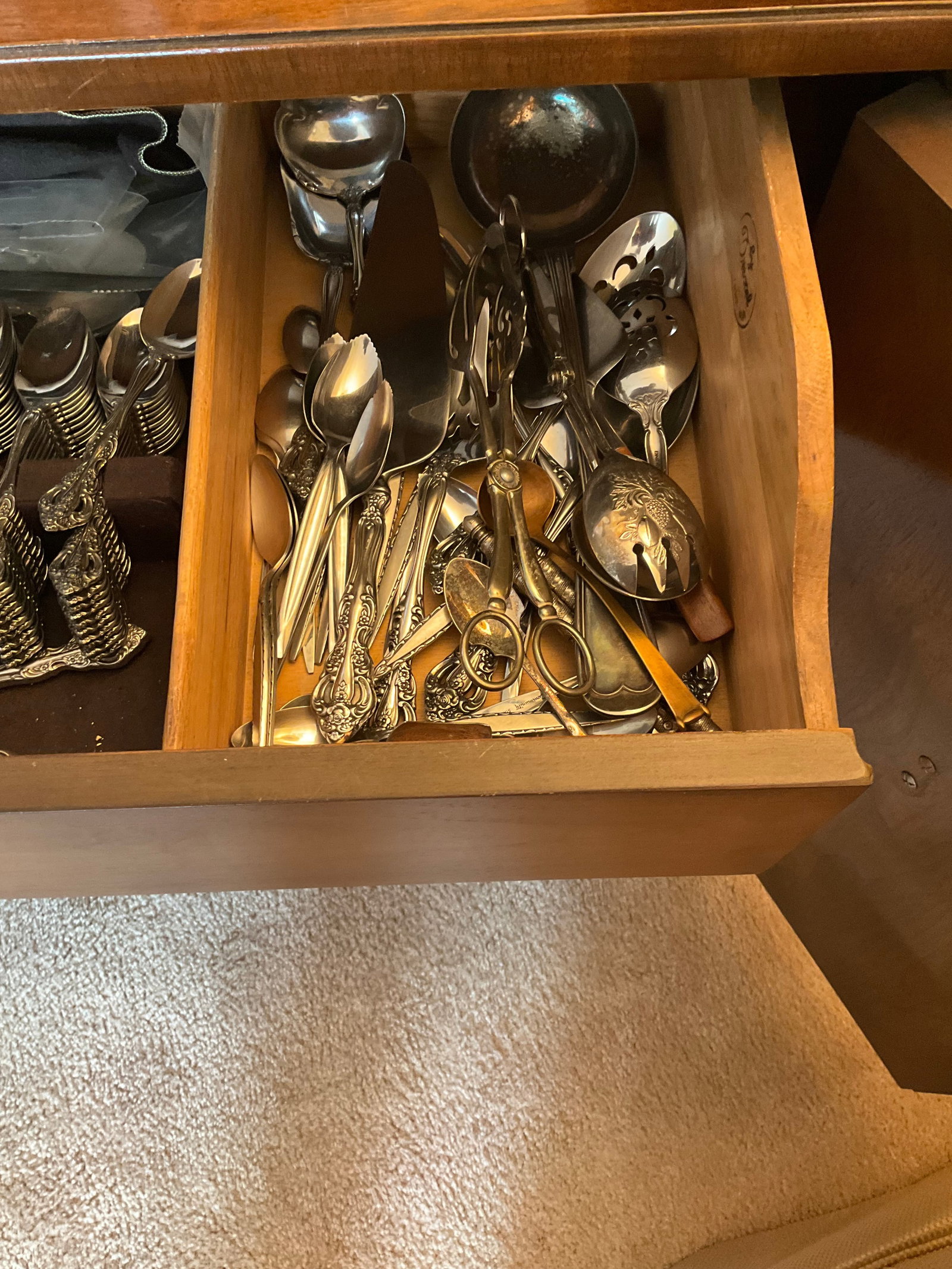 lot of miscenious silverwear: lot of miscenious silverwear
