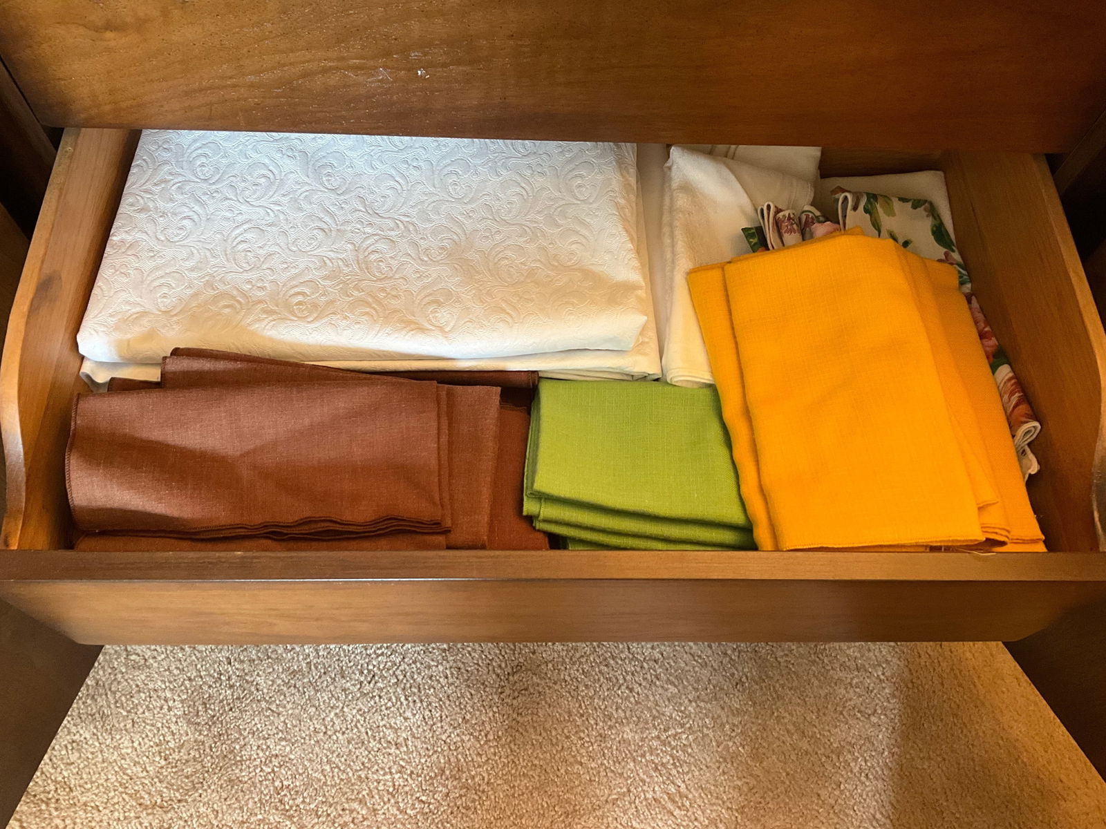 lot of various table clothes, napkins and more (1 of 1)